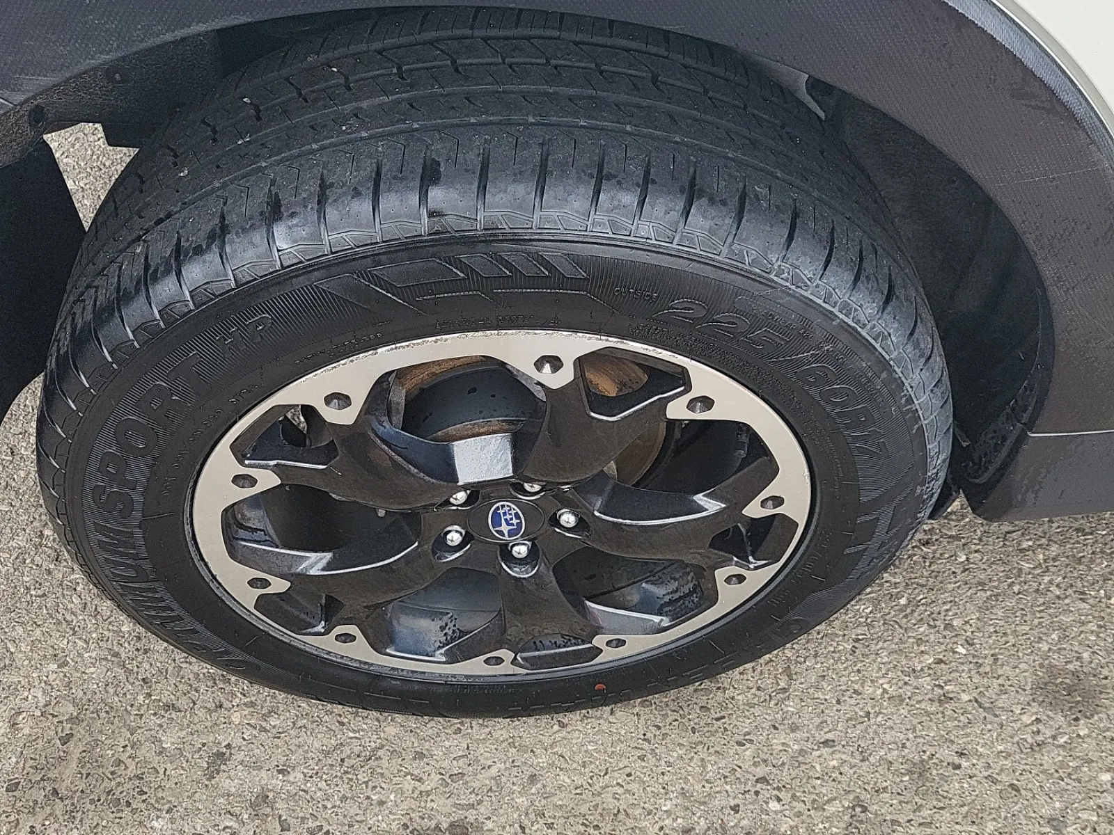 Right Rear Wheel/Tire Photo