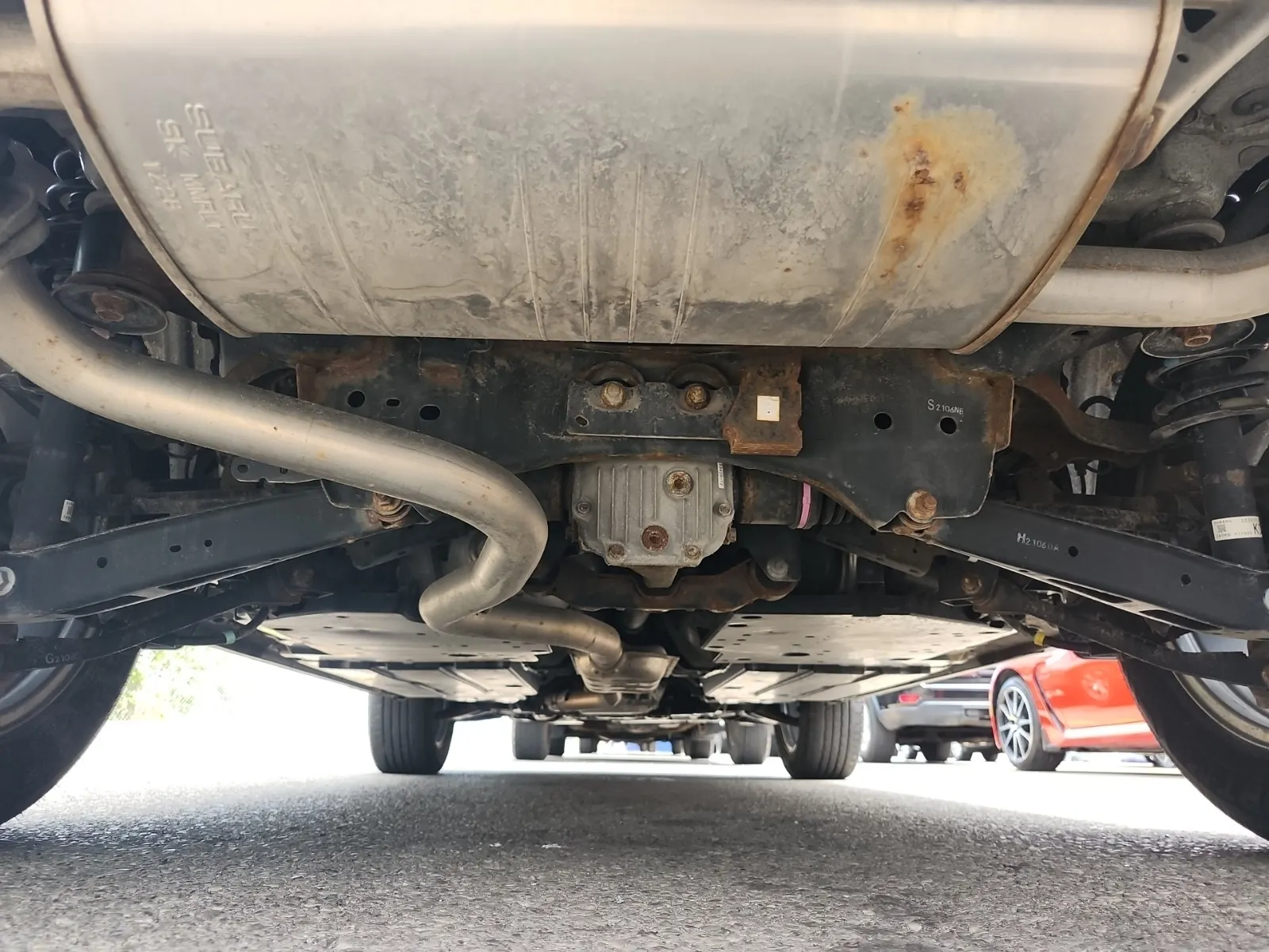 Undercarriage - Rear Photo