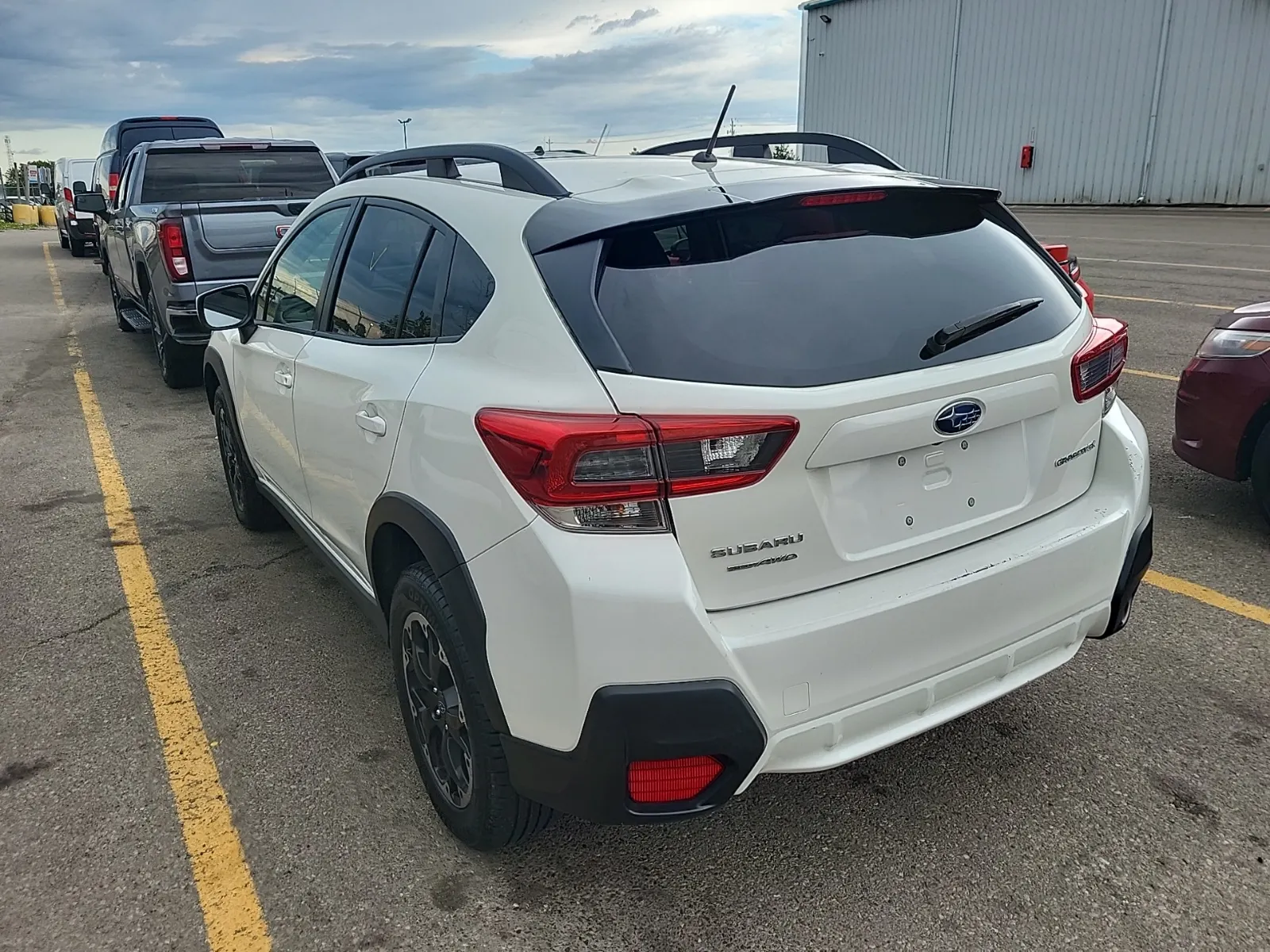 Driver Rear 3/4 Photo