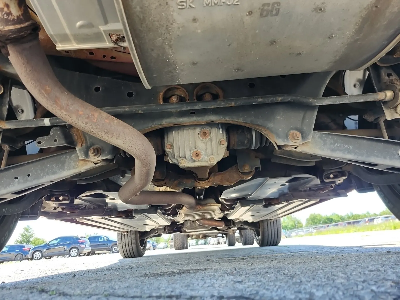 Undercarriage - Rear Photo