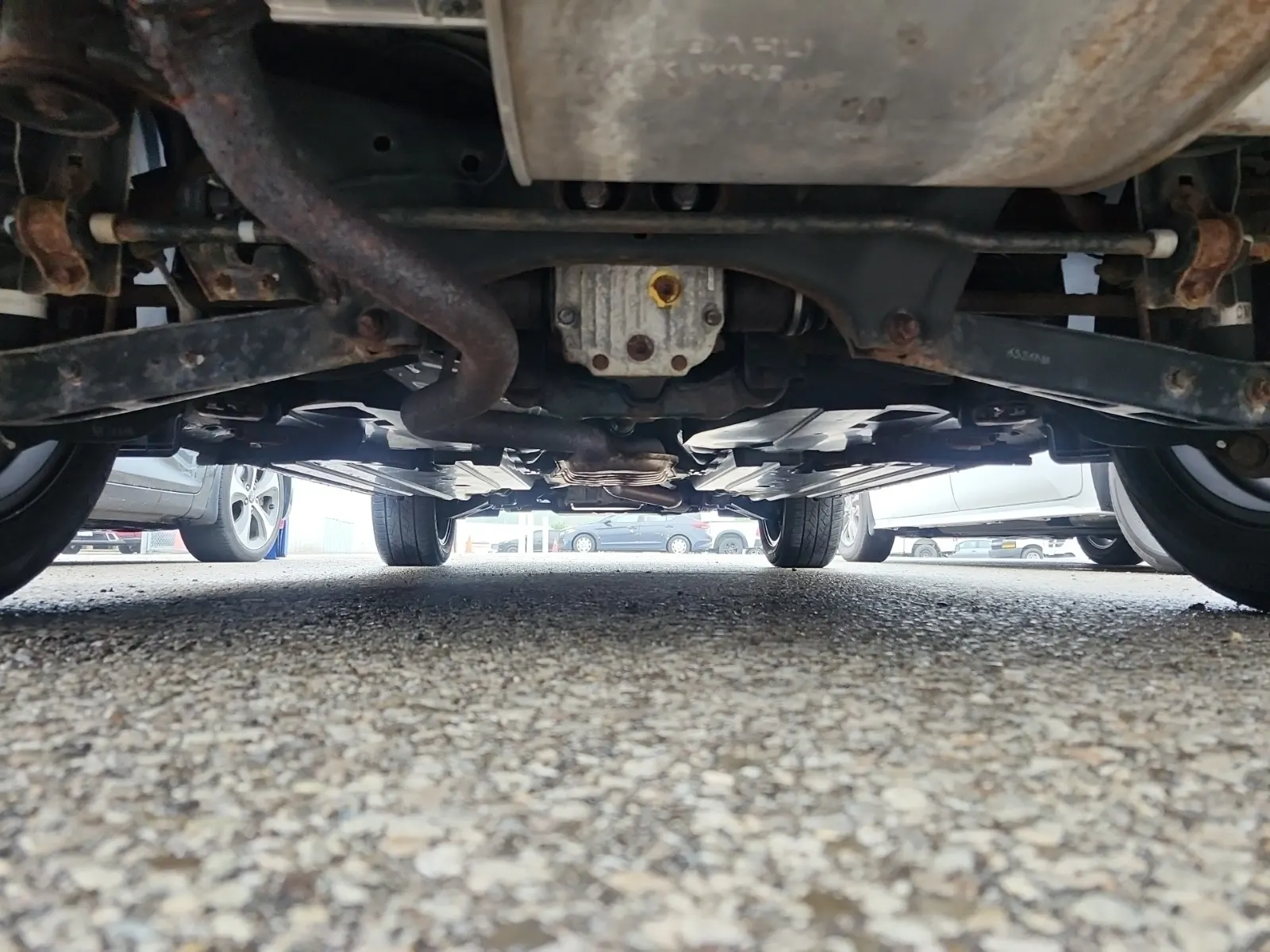 Undercarriage - Rear Photo