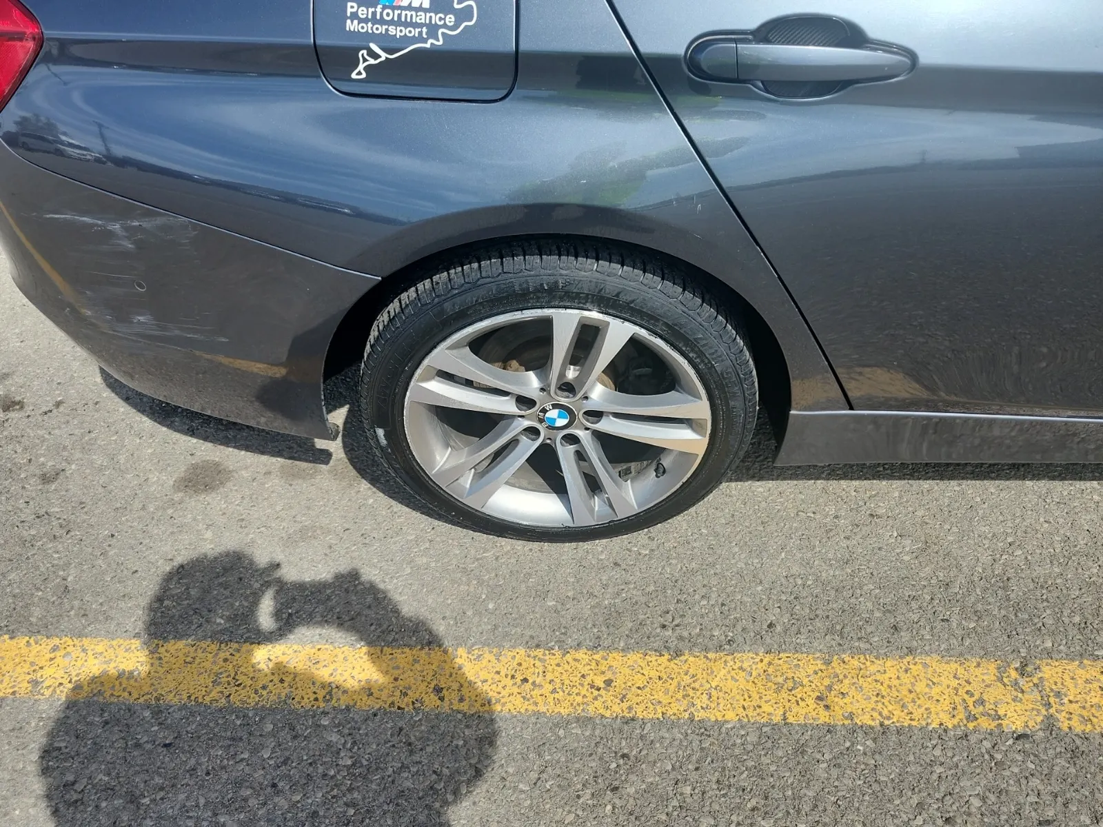 Right Rear Wheel/Tire Photo