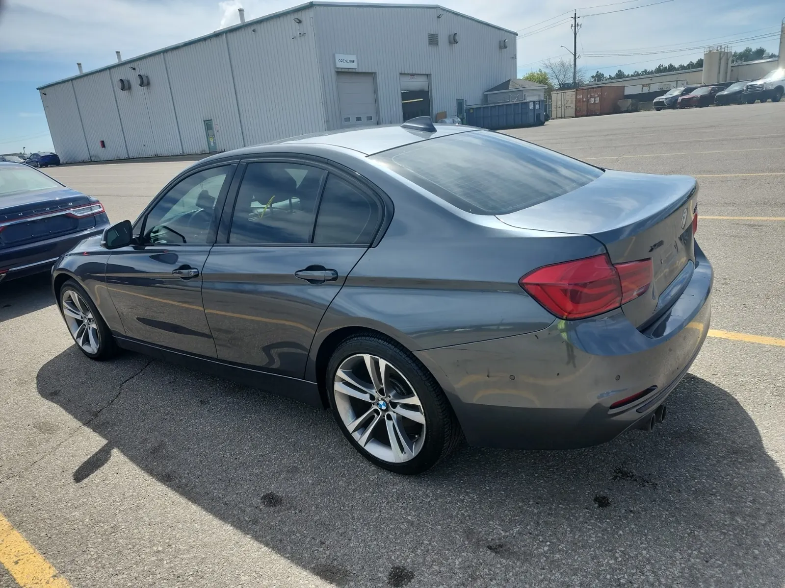 Driver Rear 3/4 Photo