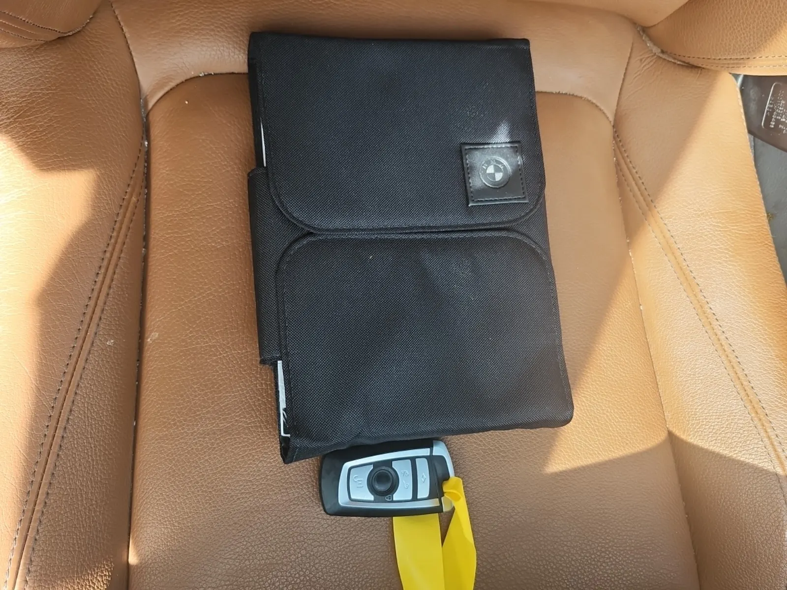 Keys/Fobs/Manual Photo