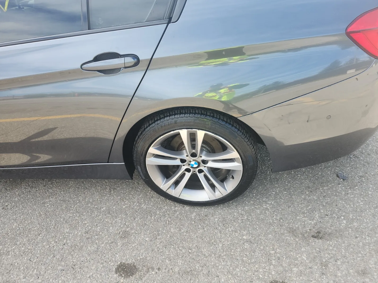 Left Rear Wheel/Tire Photo
