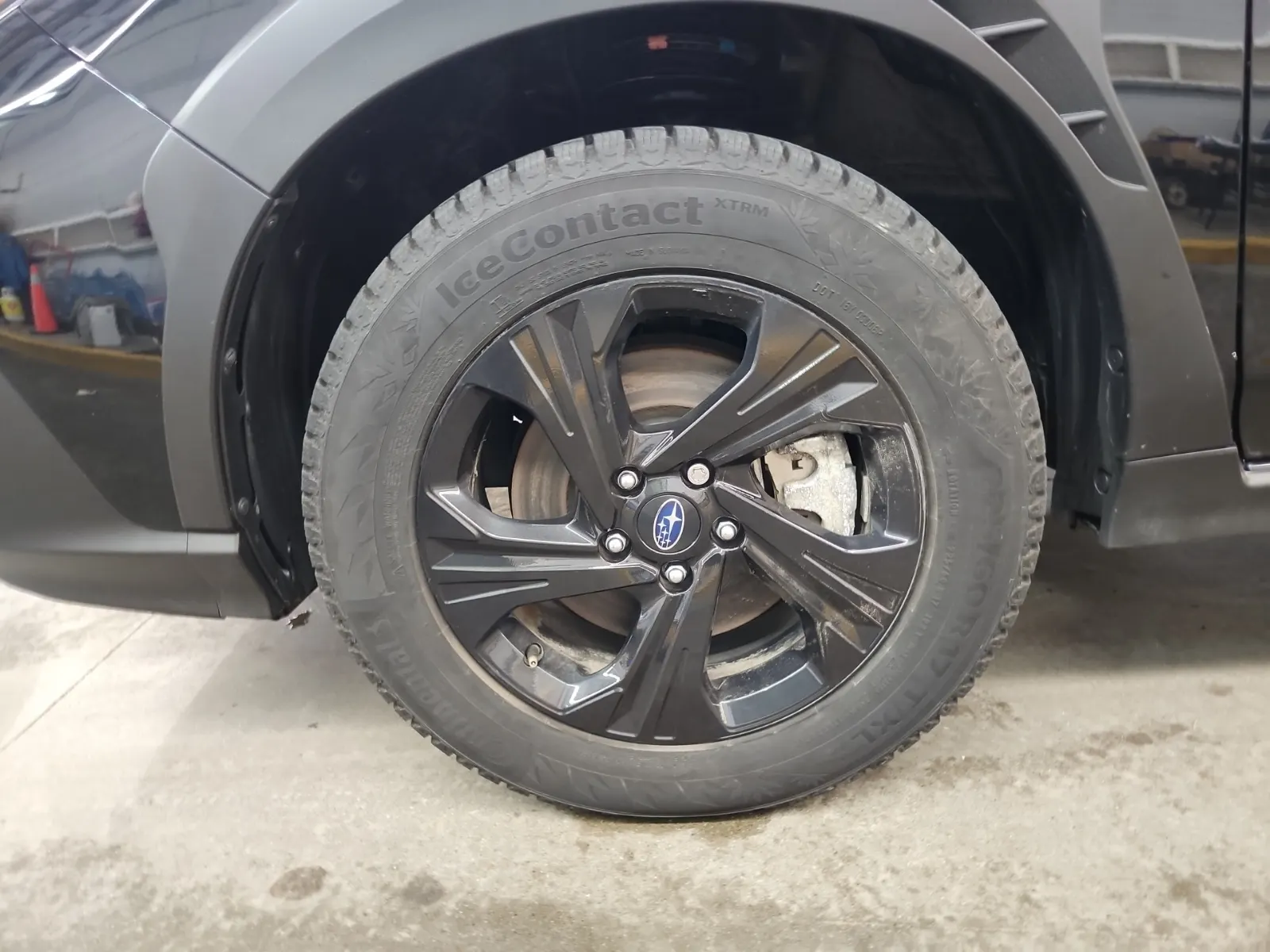 Front driver wheel/tire photo