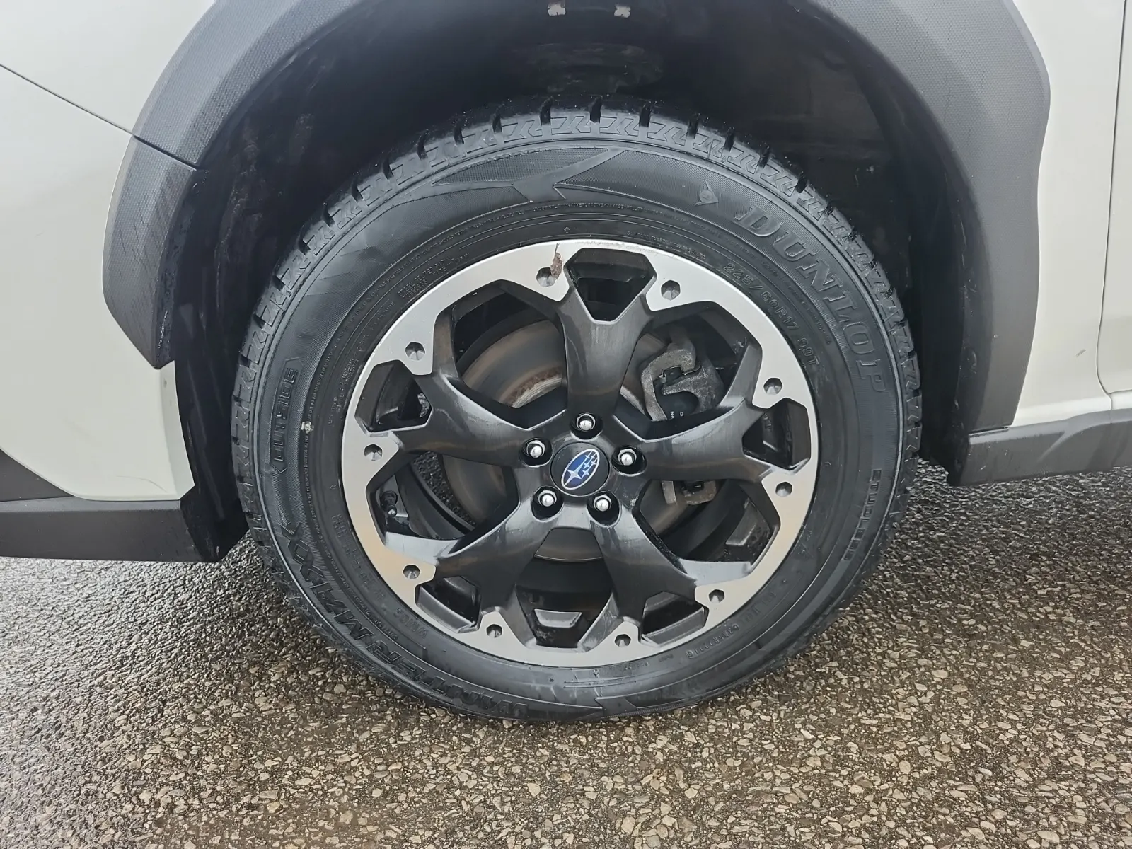 Front driver wheel/tire photo