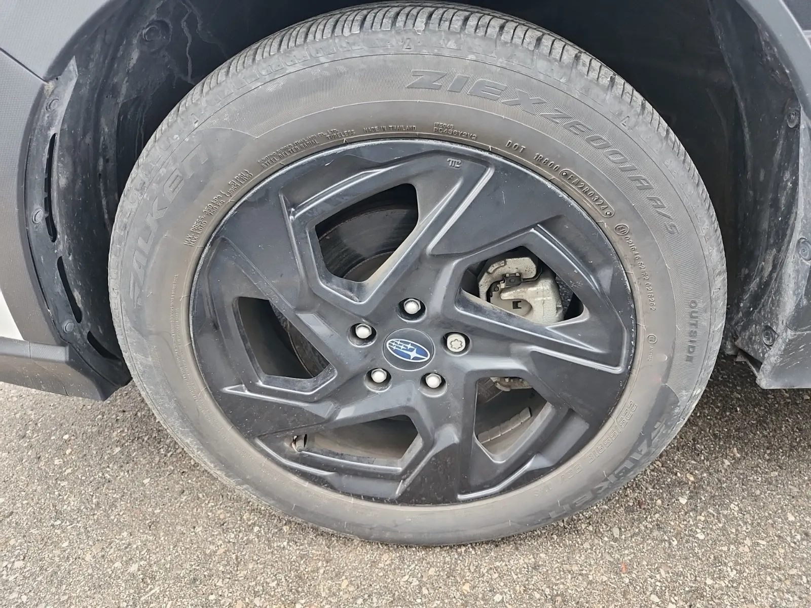 Front driver wheel/tire photo