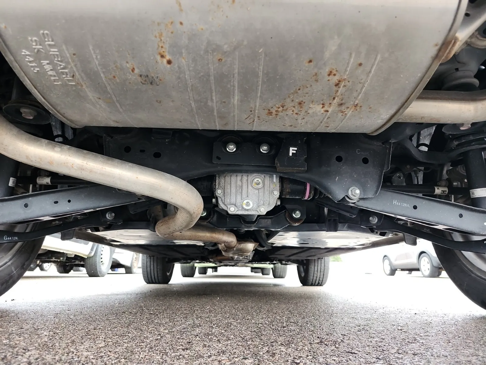 Undercarriage - Rear Photo