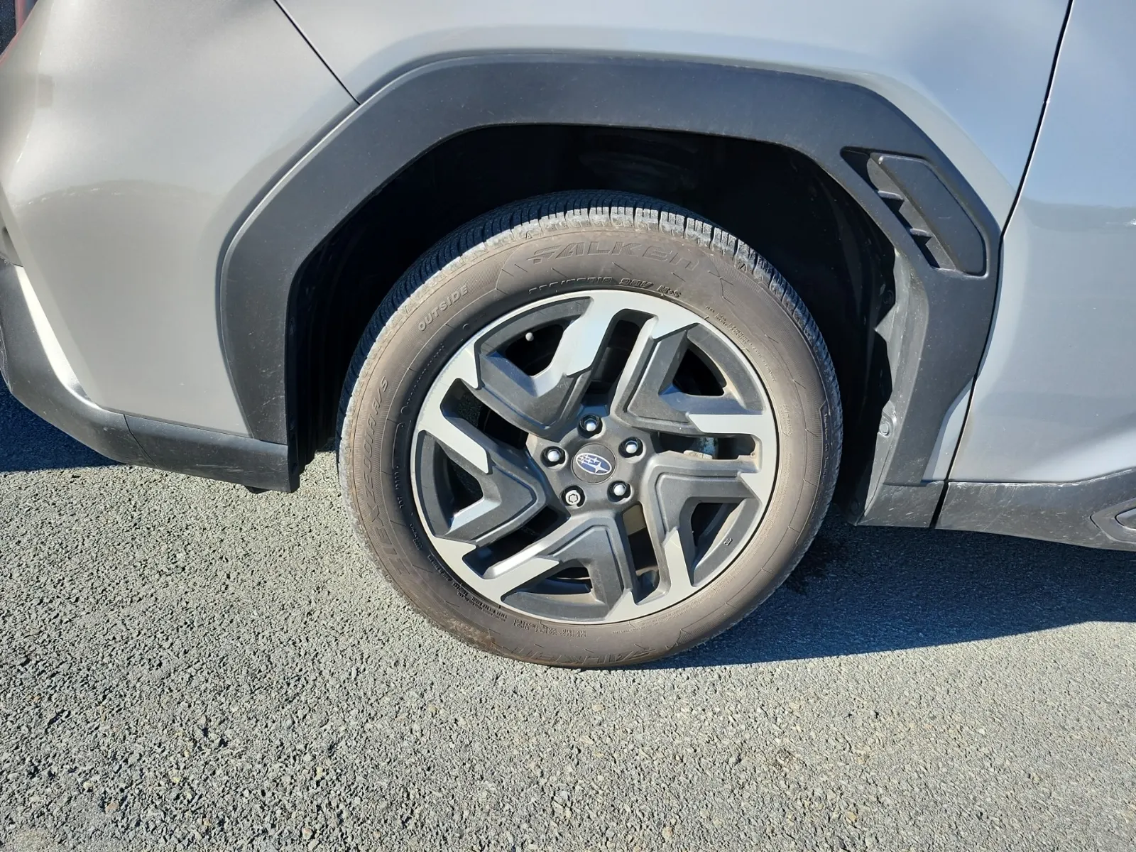 Front driver wheel/tire photo