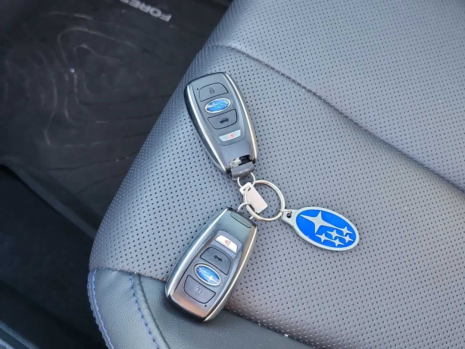 Keys/Fobs/Manual Photo