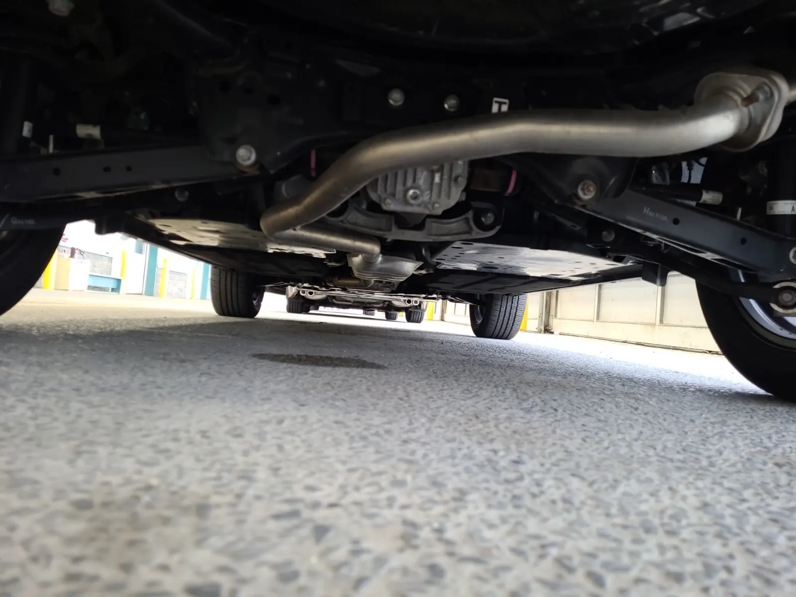 Undercarriage - Rear Photo
