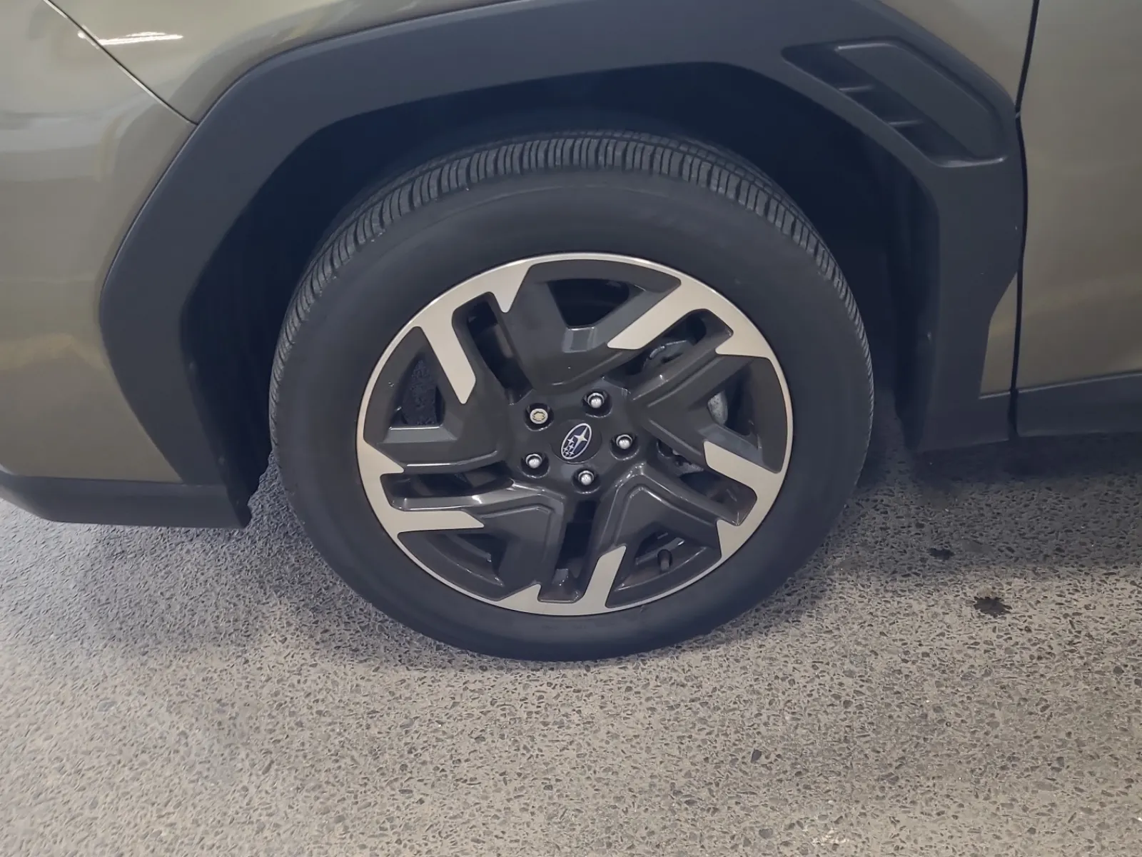 Front driver wheel/tire photo