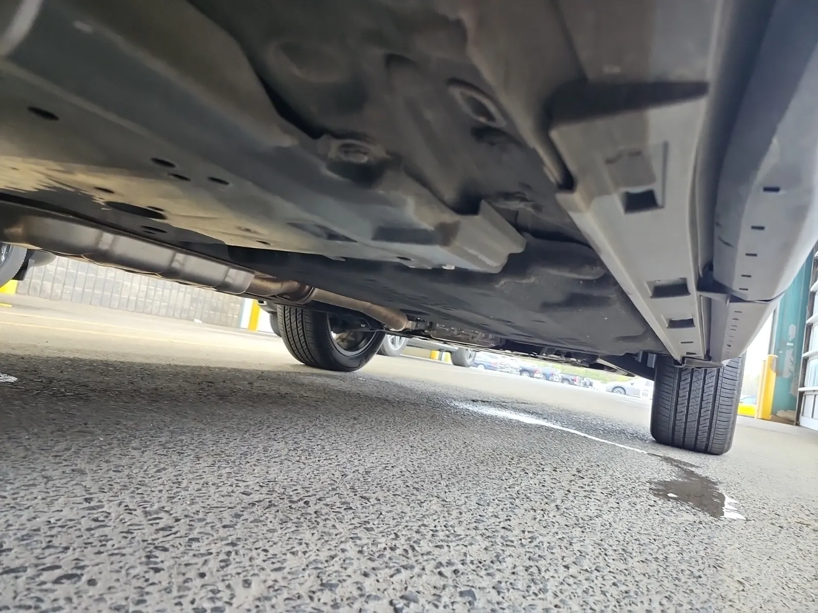 Undercarriage - Passenger Photo