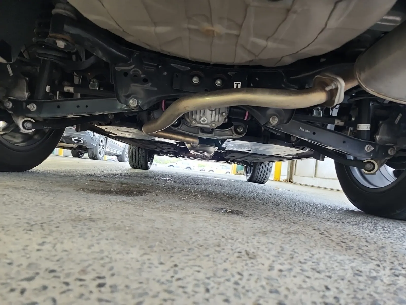 Undercarriage - Rear Photo