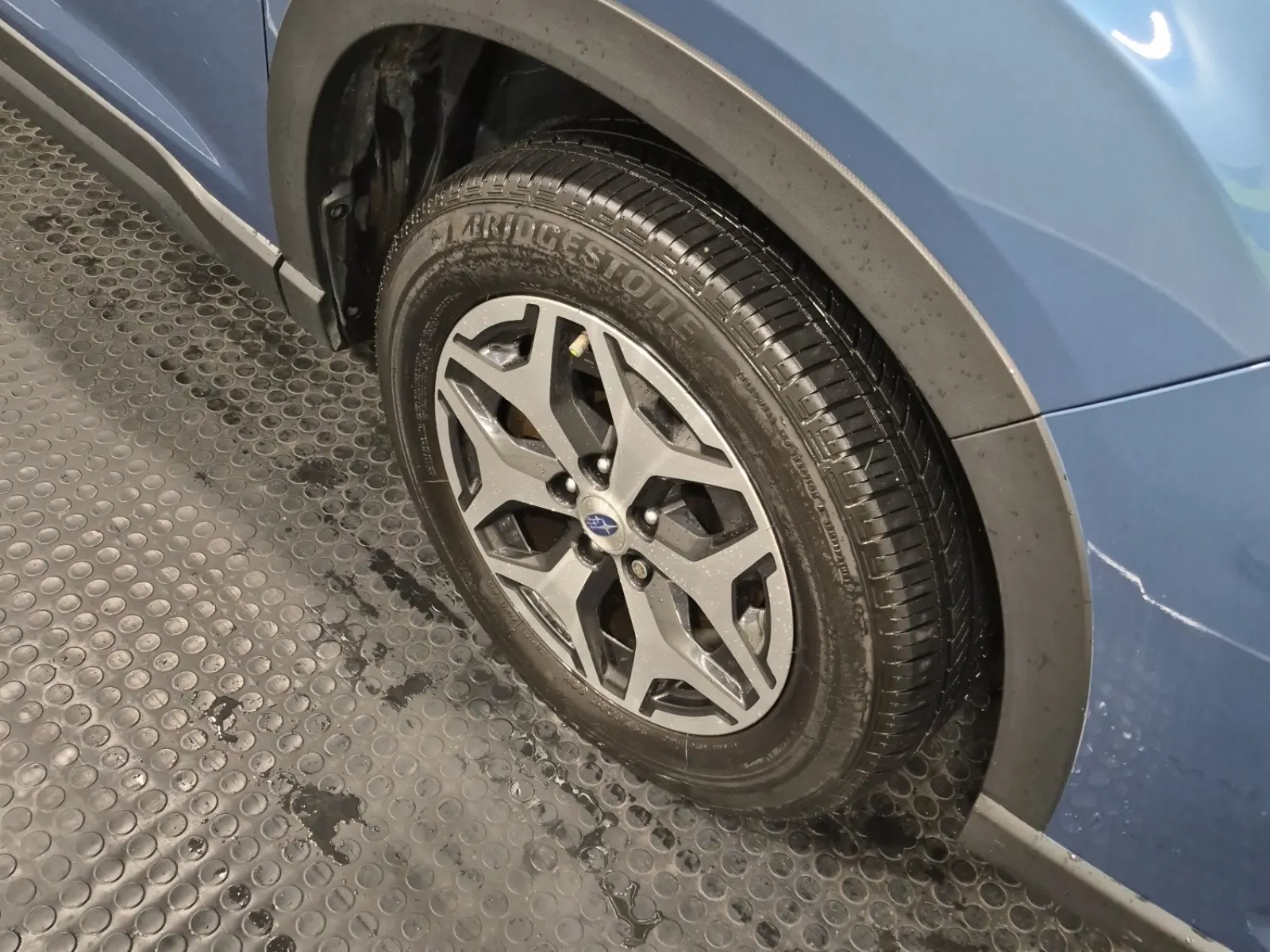 Right Front Wheel/Tire Photo