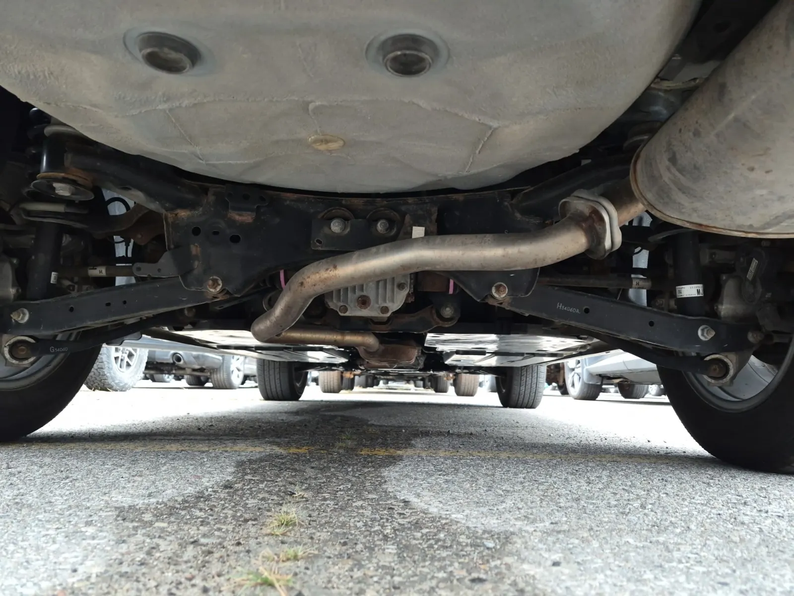 Undercarriage - Rear Photo