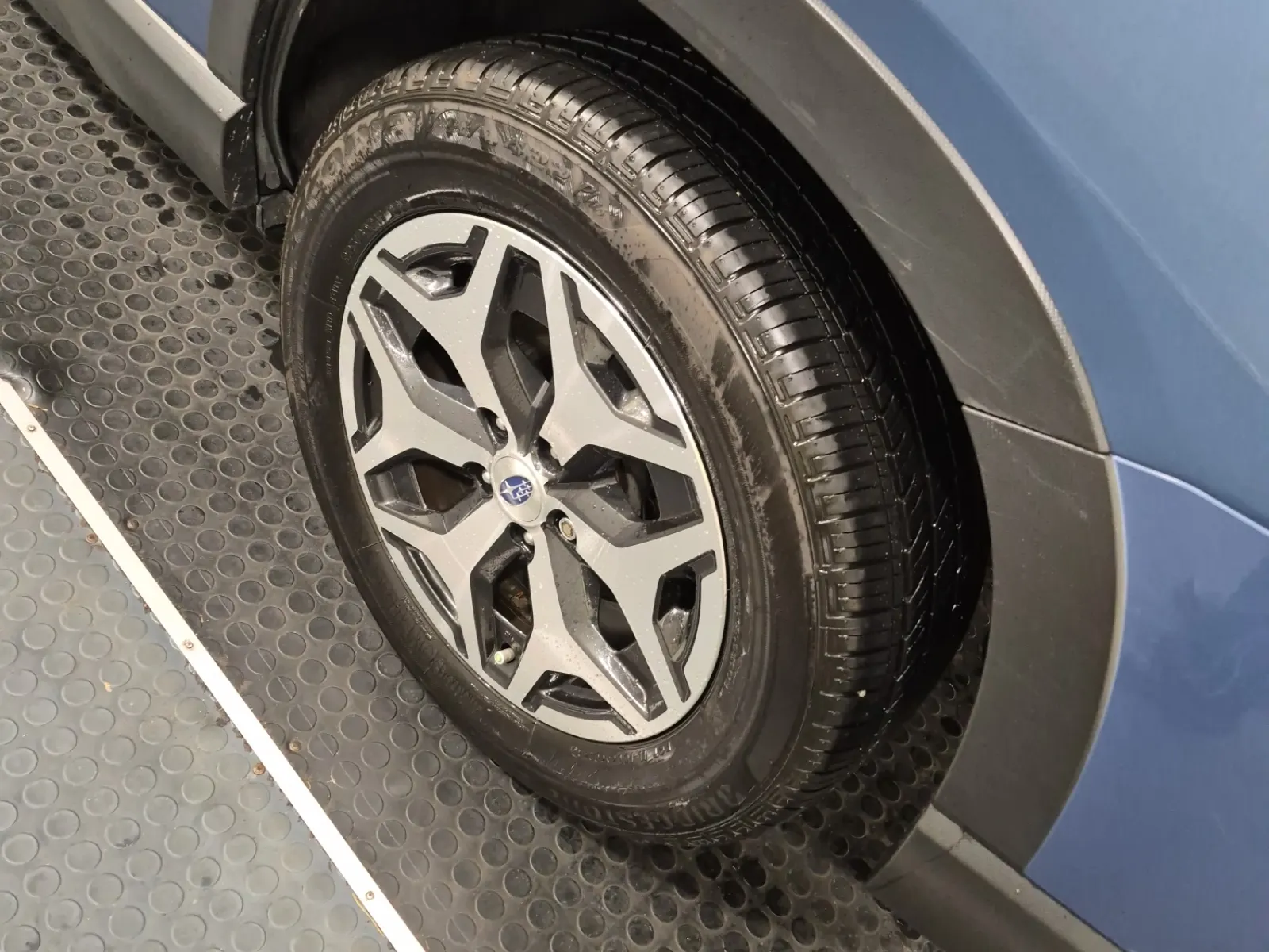 Left Rear Wheel/Tire Photo
