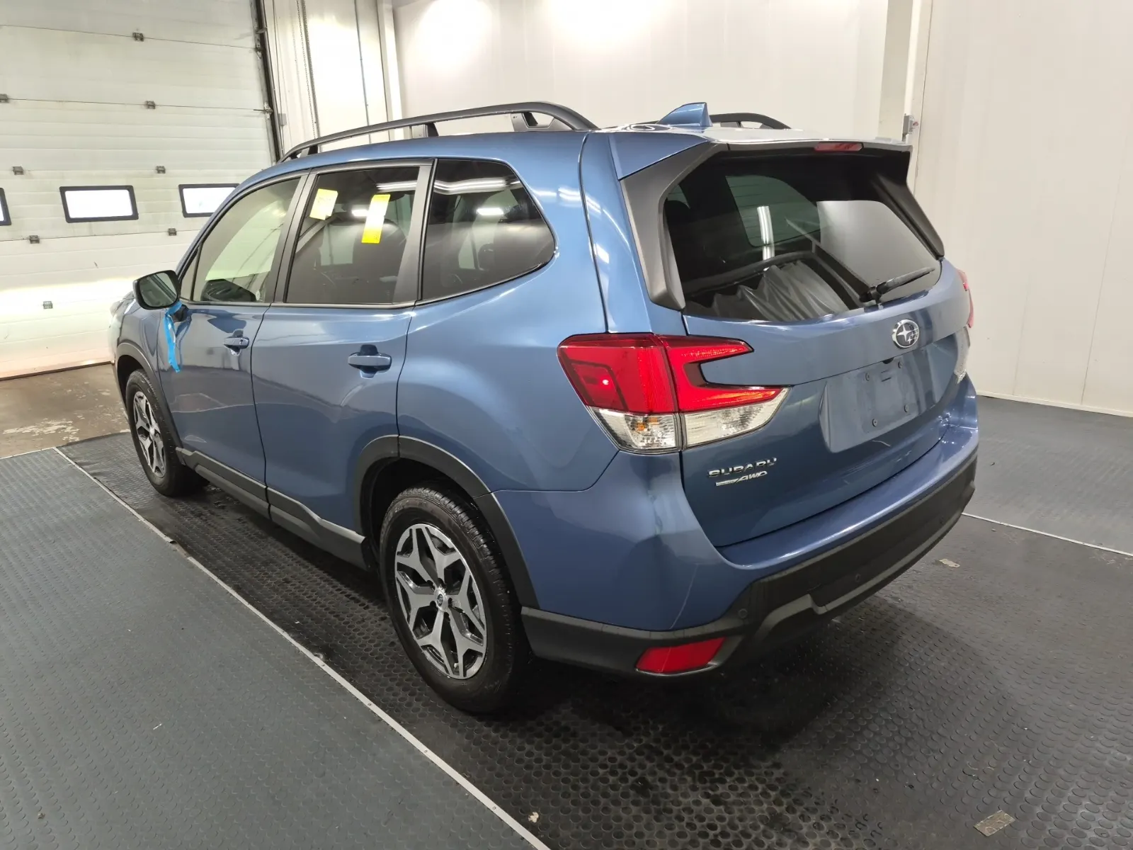 Driver Rear 3/4 Photo
