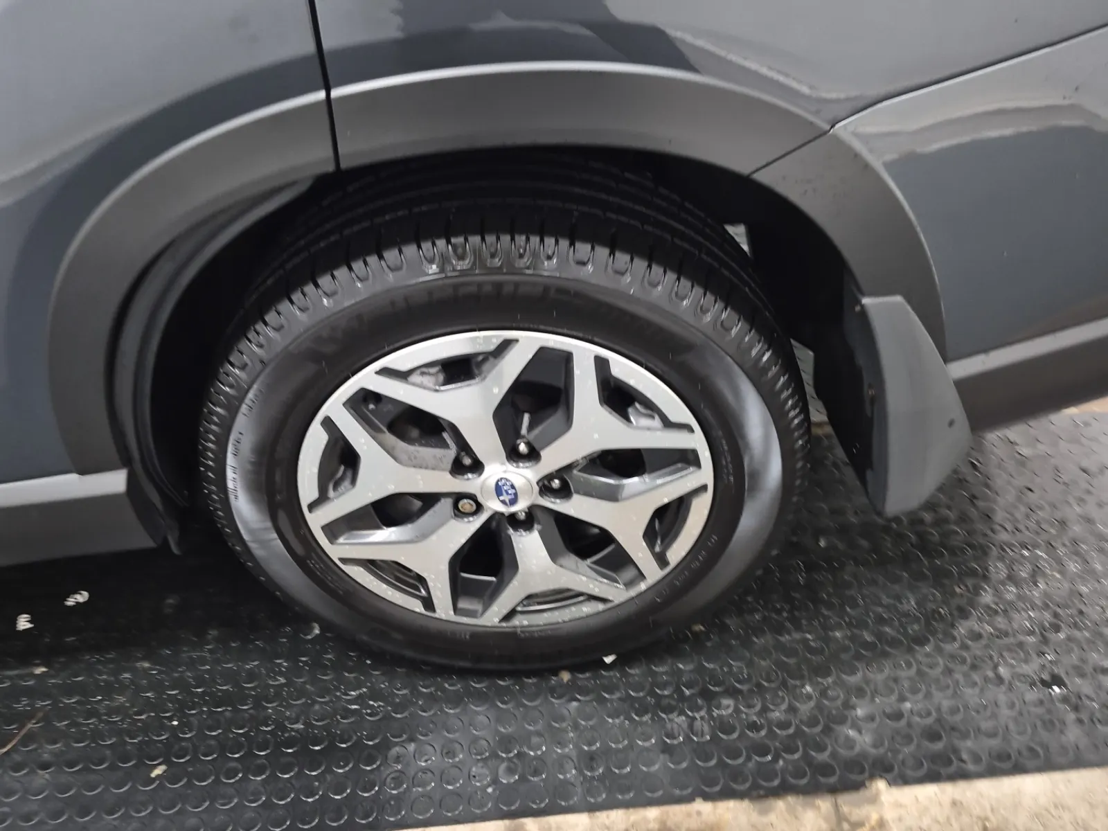 Left Rear Wheel/Tire Photo