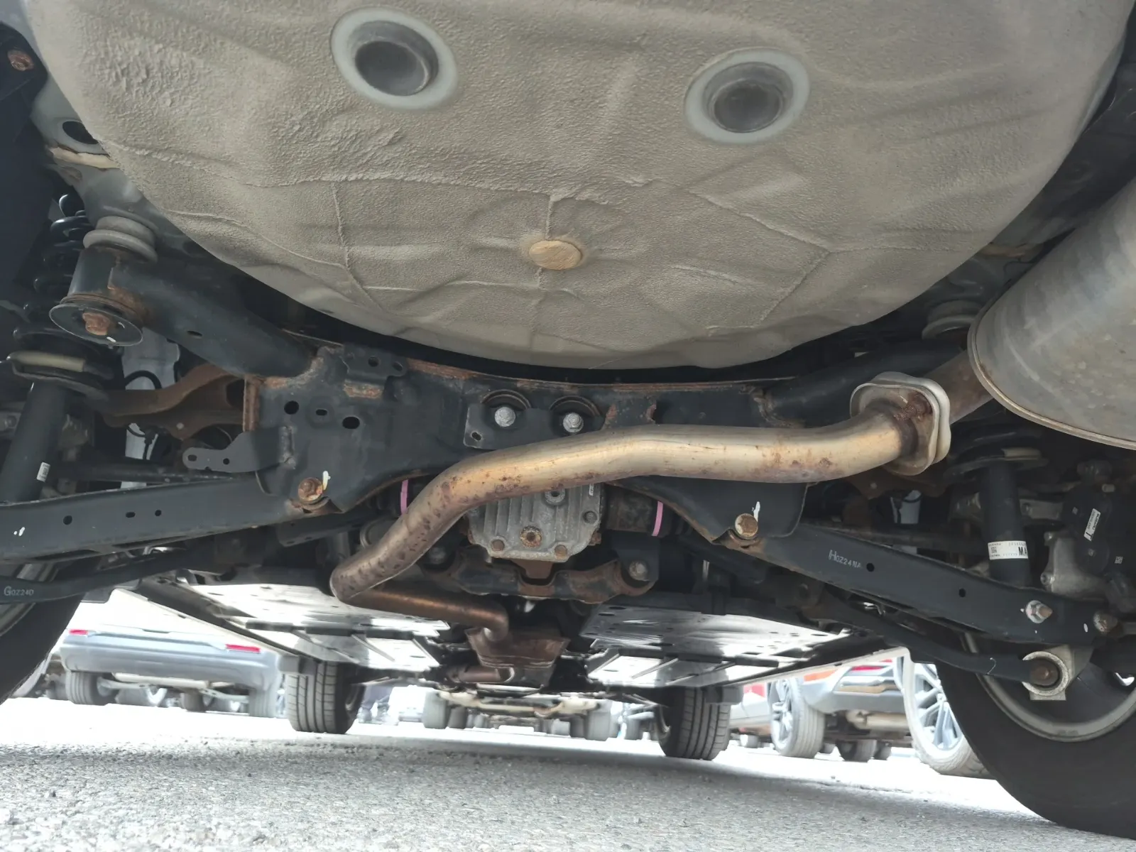 Undercarriage - Rear Photo