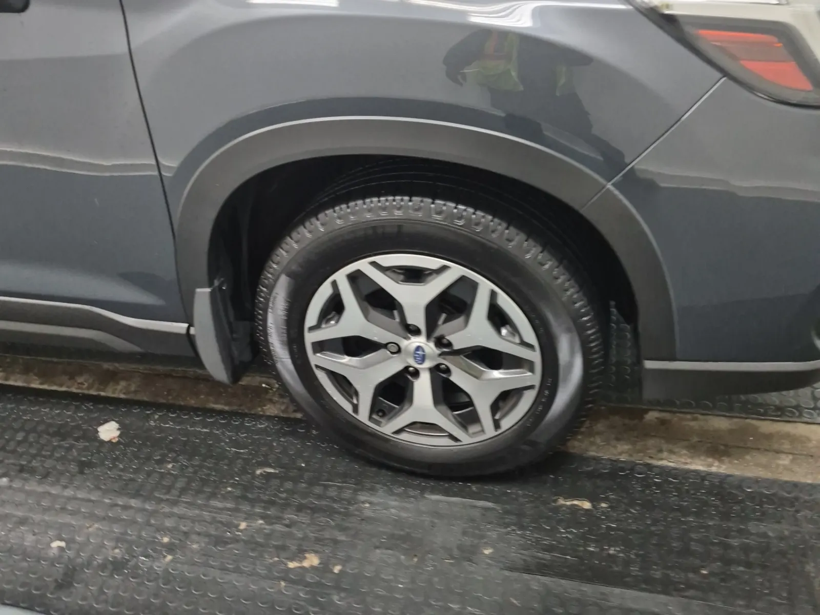 Right Front Wheel/Tire Photo