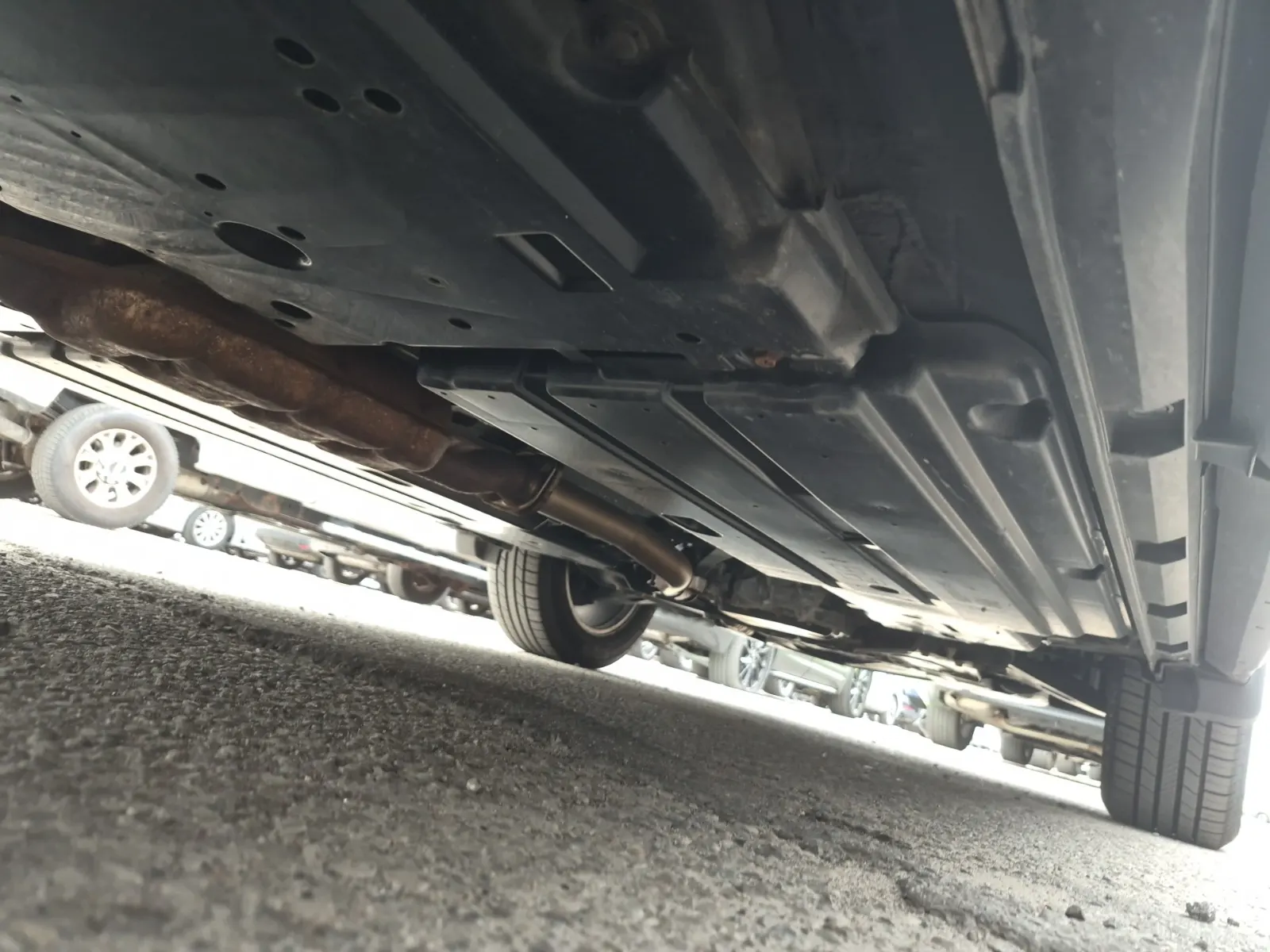 Undercarriage - Passenger Photo