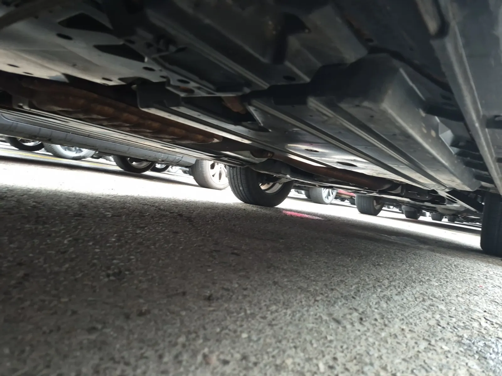 Undercarriage - Passenger Photo