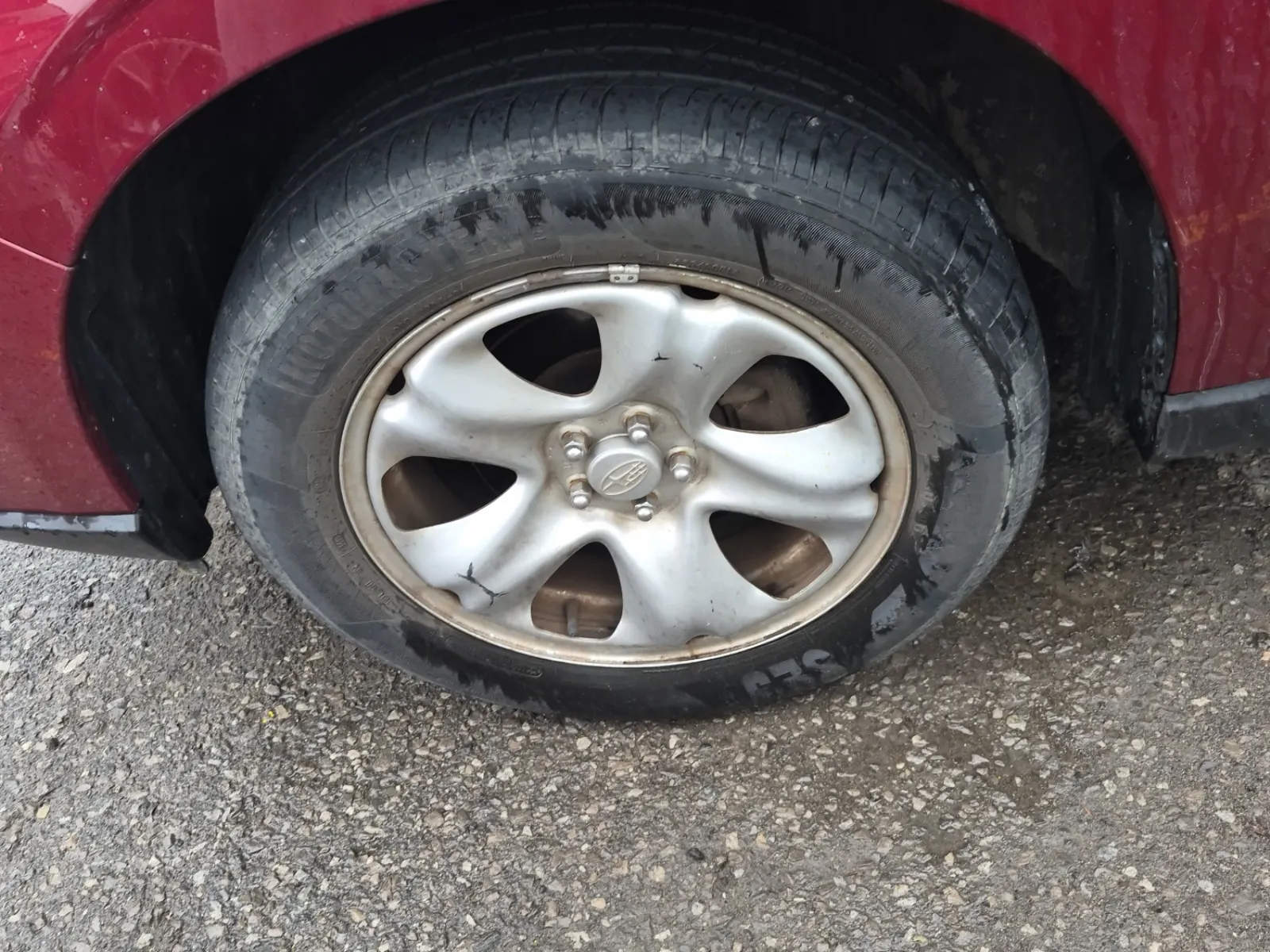 Front driver wheel/tire photo