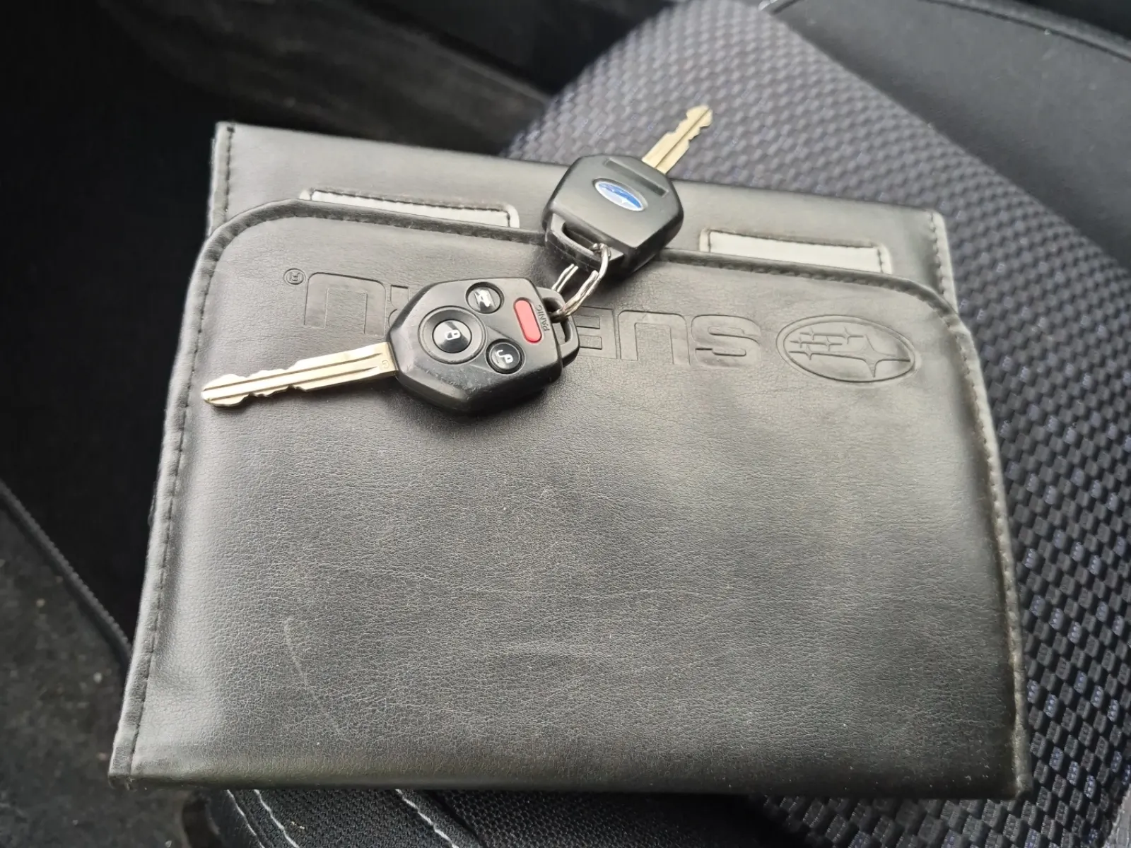 Keys/Fobs/Manual Photo