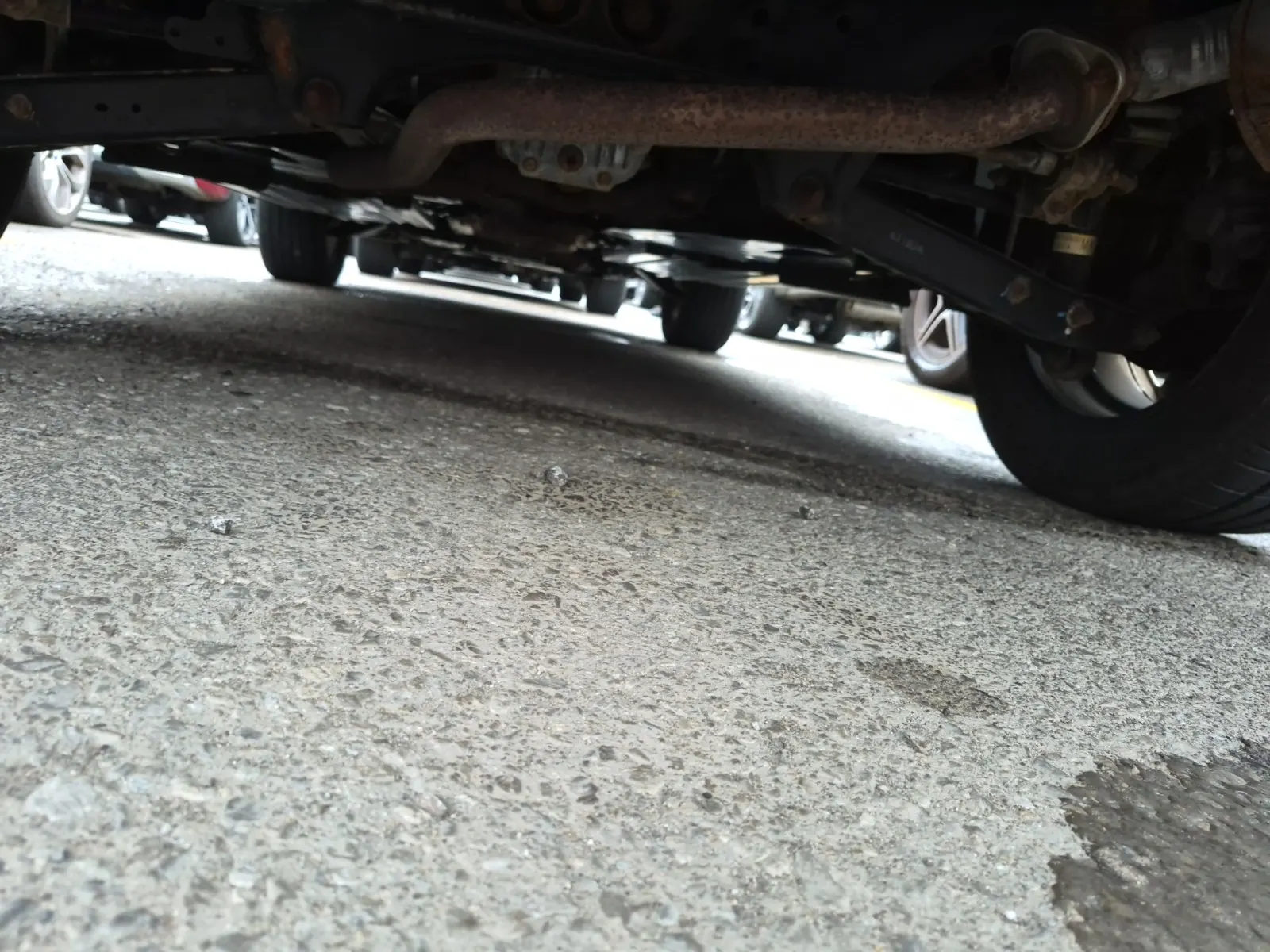 Undercarriage - Rear Photo