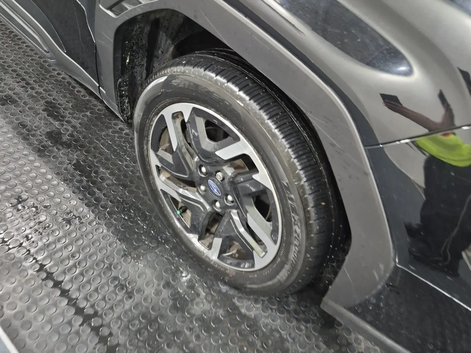 Right Front Wheel/Tire Photo