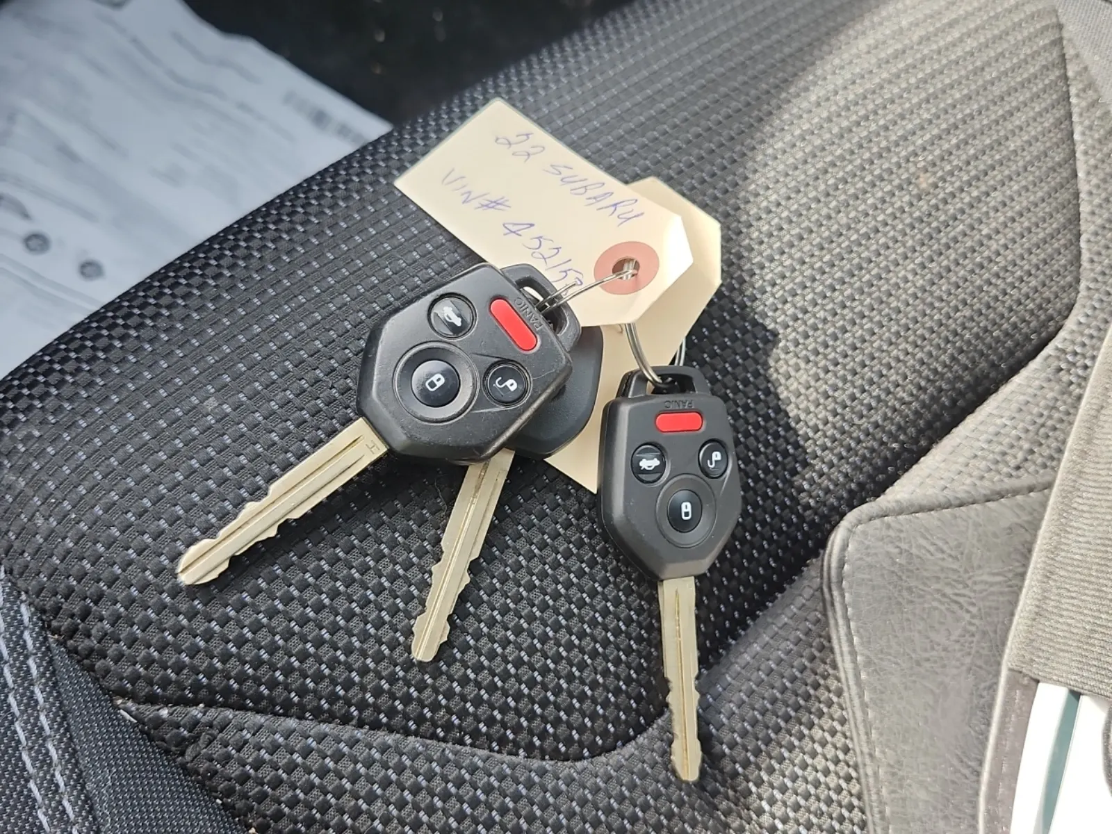 Keys/Fobs/Manual Photo