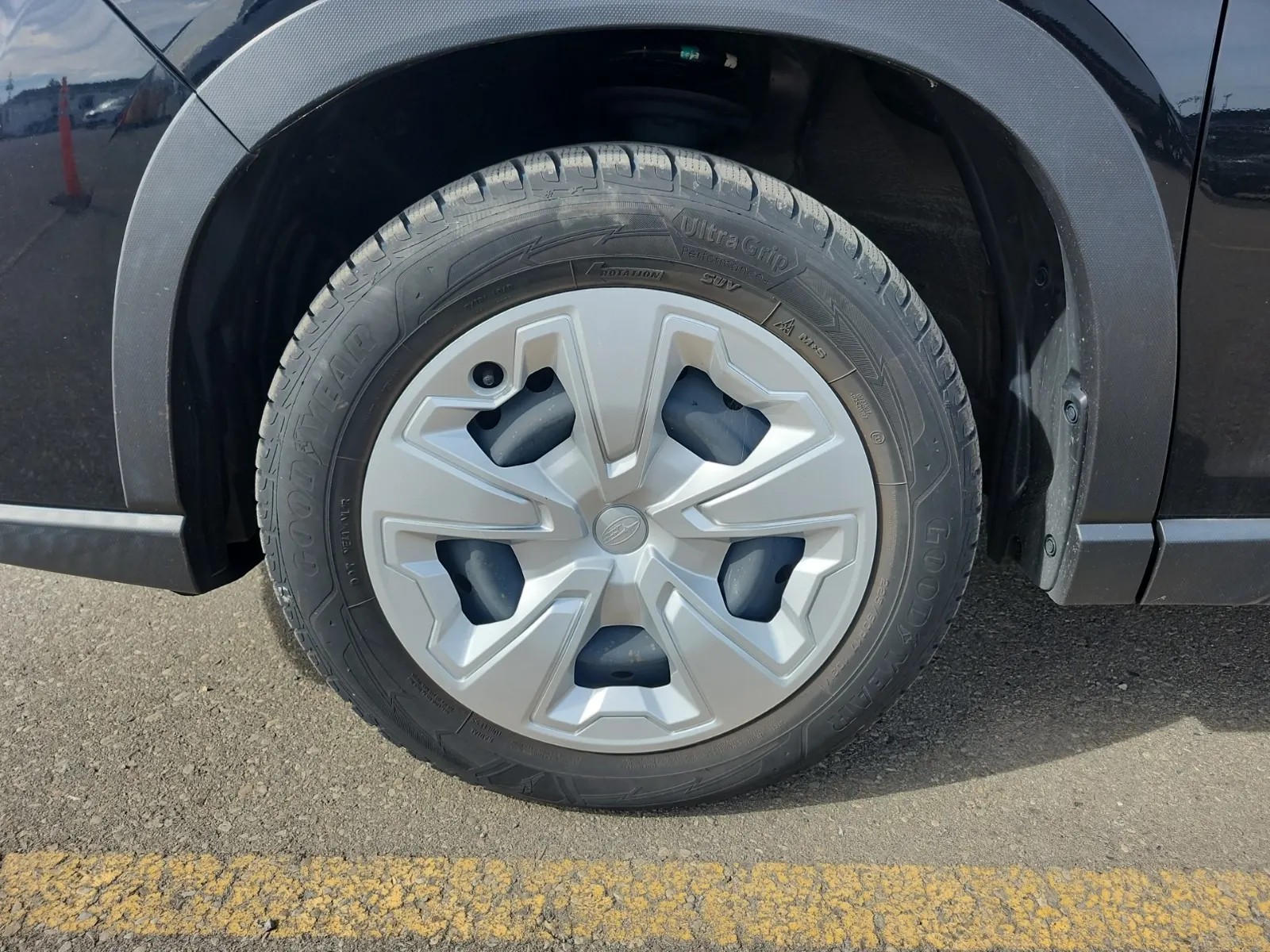 Front driver wheel/tire photo