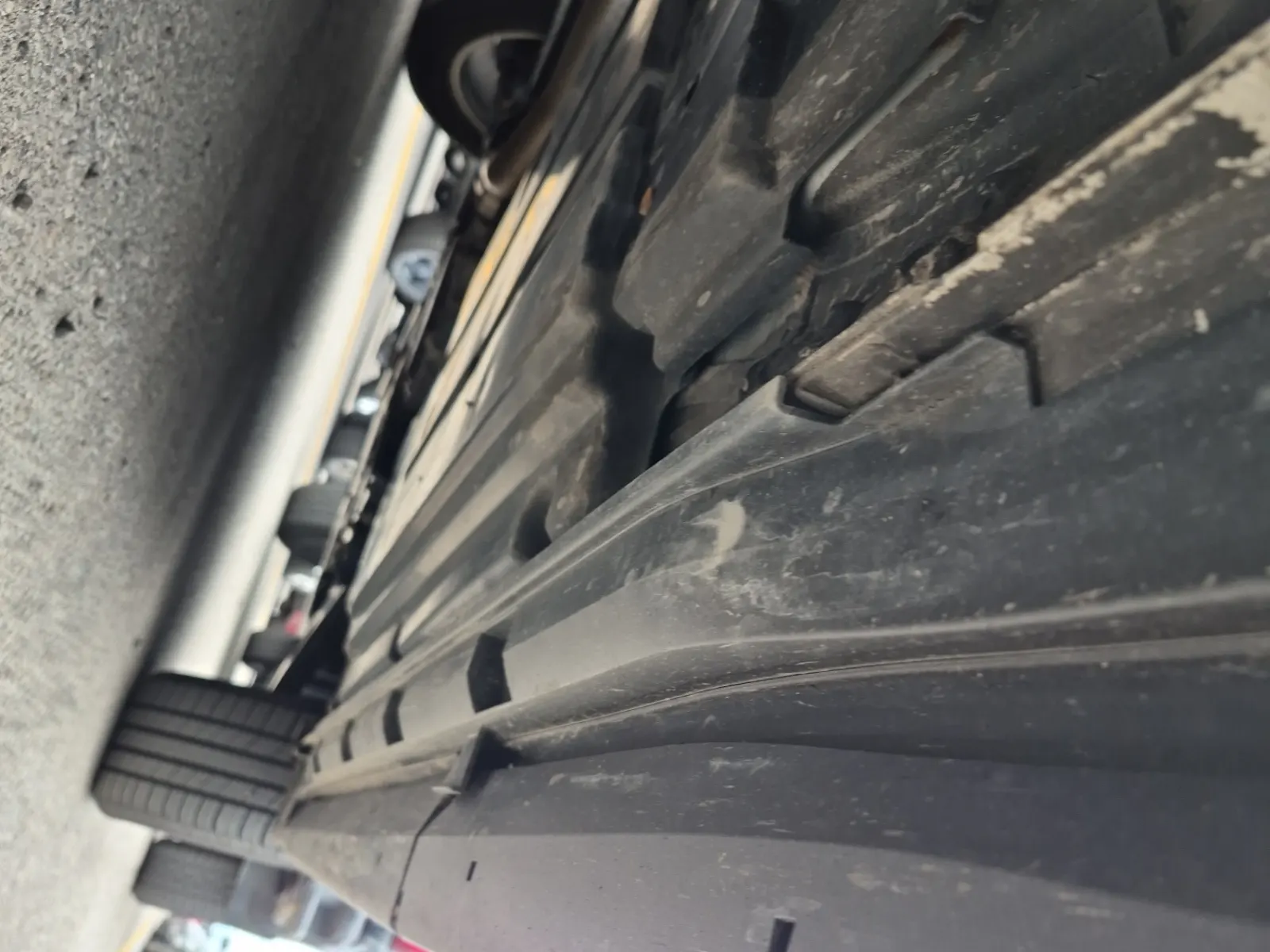 Undercarriage - Passenger Photo
