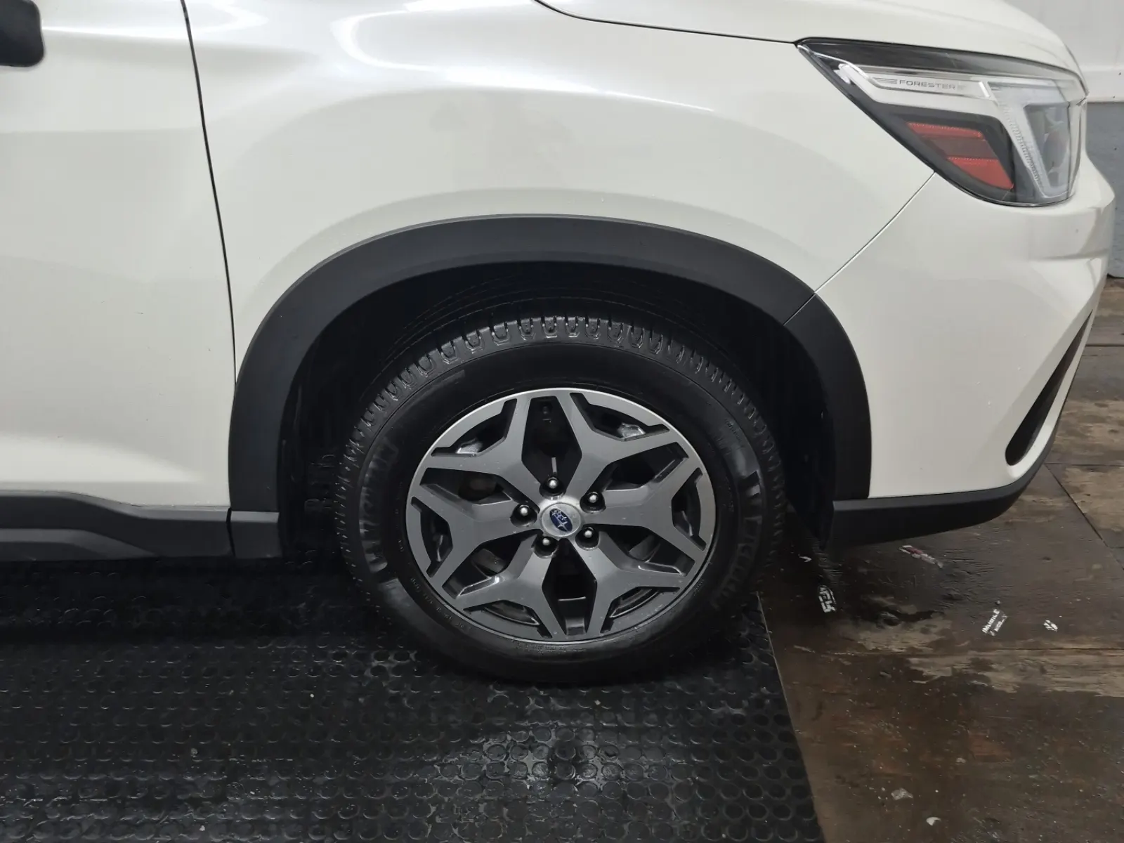 Right Front Wheel/Tire Photo
