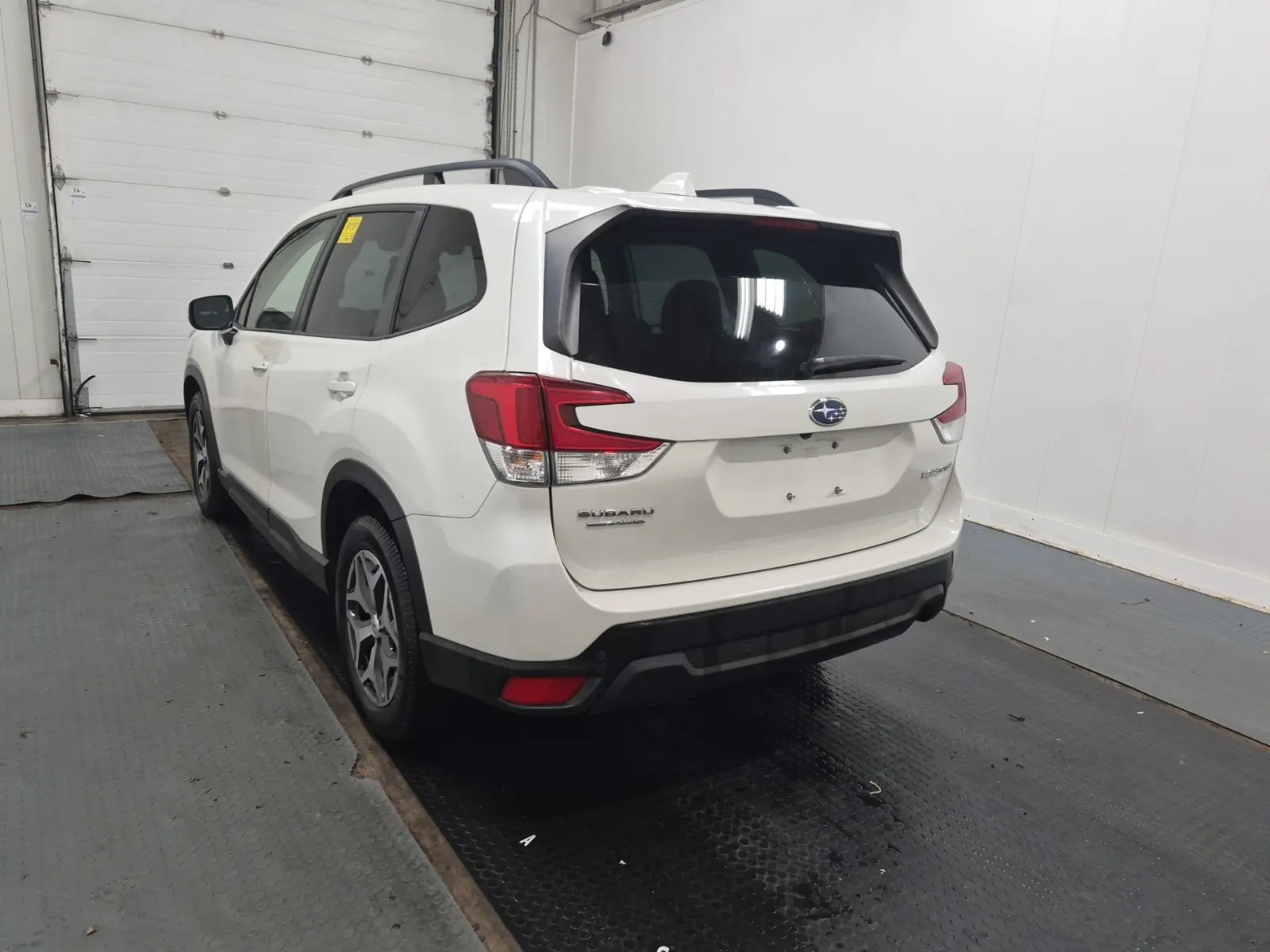Driver Rear 3/4 Photo