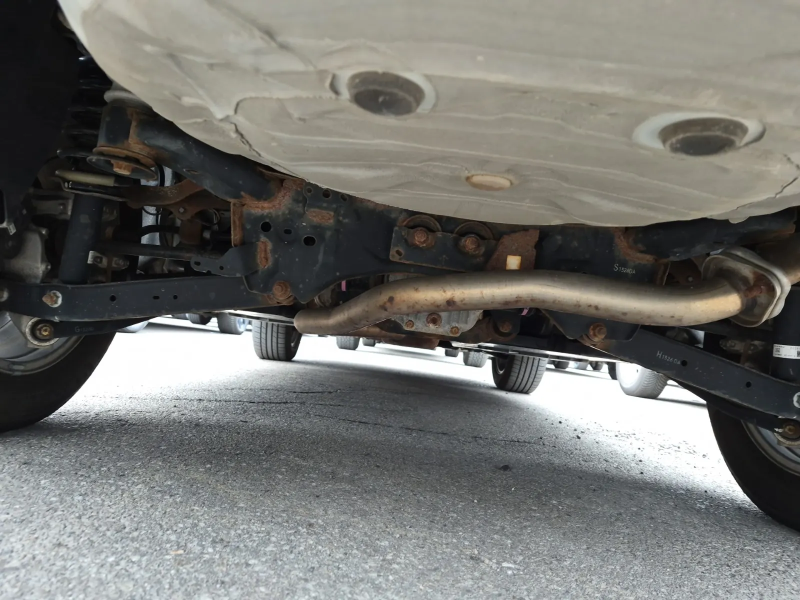 Undercarriage - Rear Photo