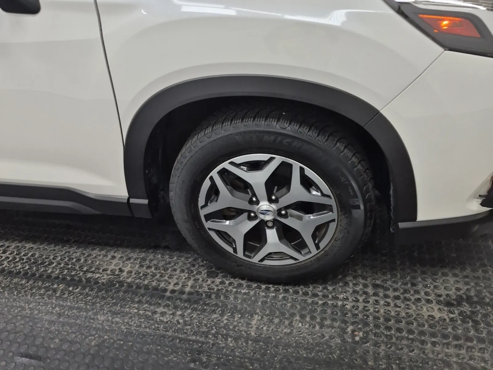 Right Front Wheel/Tire Photo
