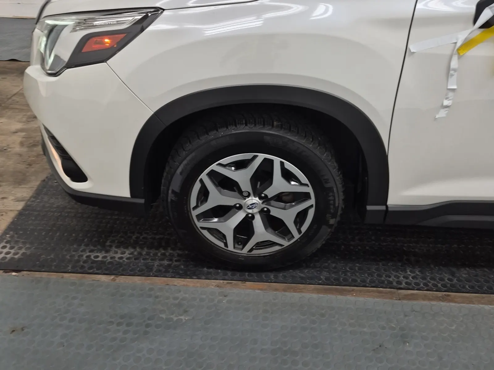 Front driver wheel/tire photo
