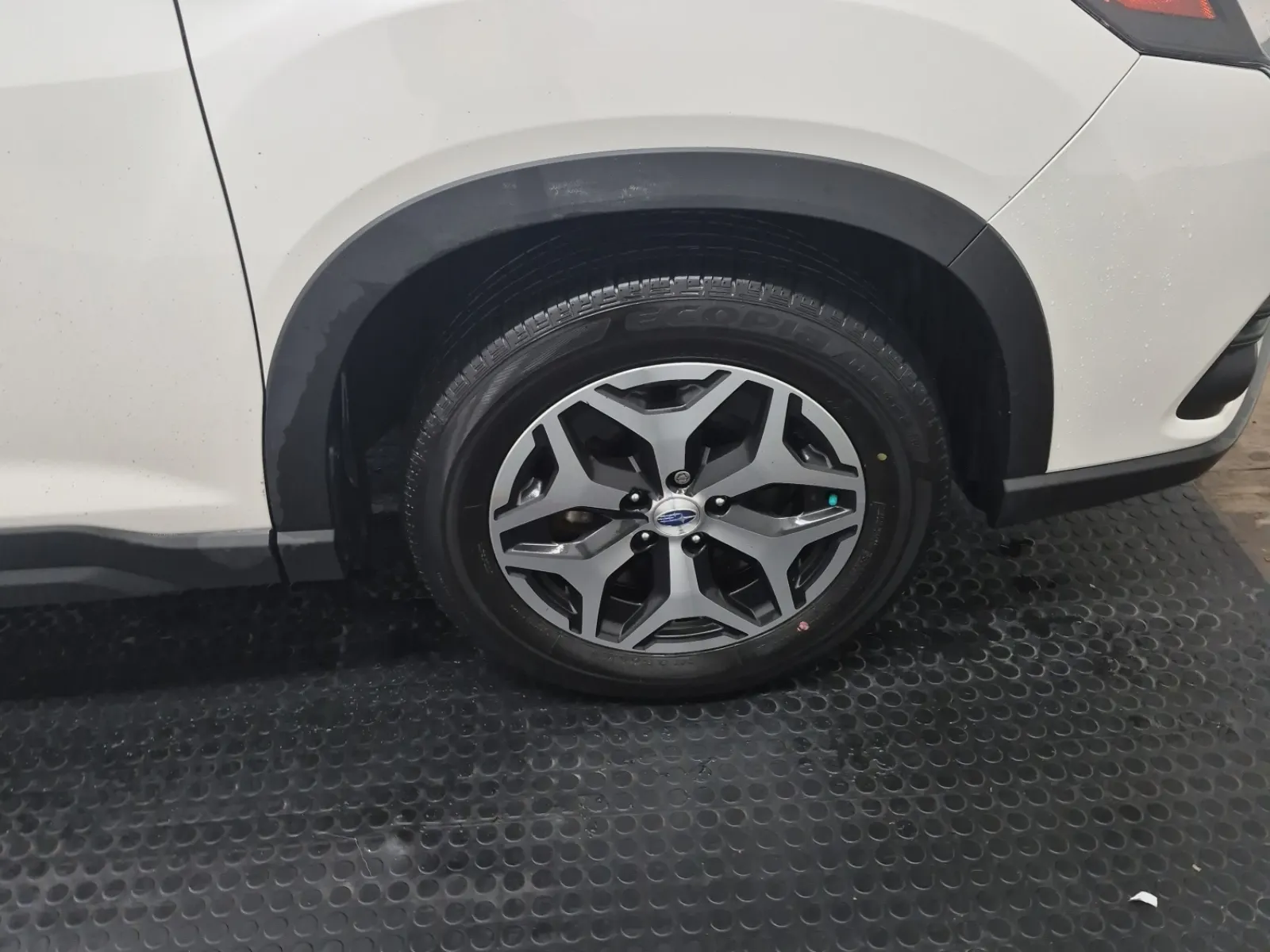 Right Front Wheel/Tire Photo