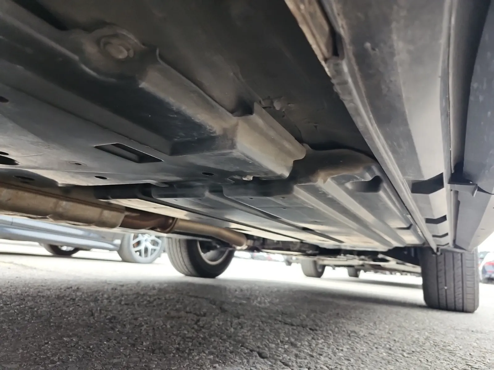 Undercarriage - Passenger Photo
