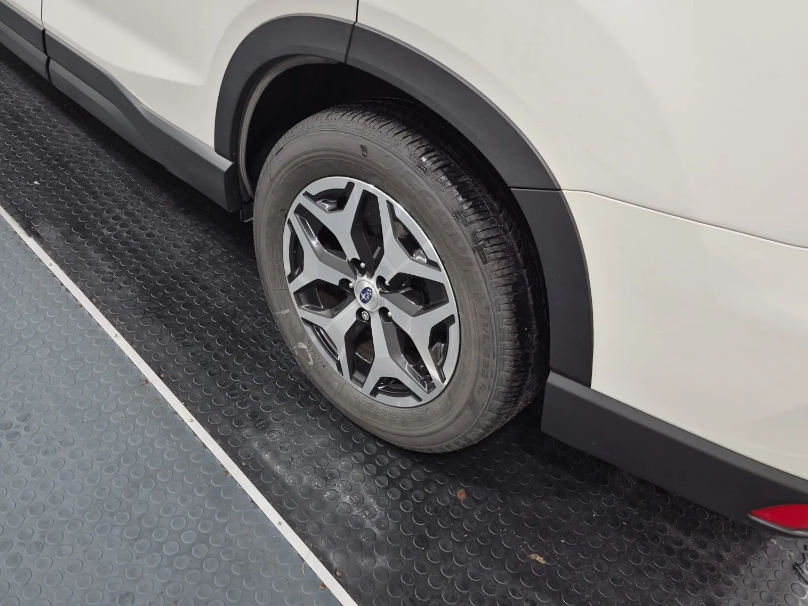 Left Rear Wheel/Tire Photo