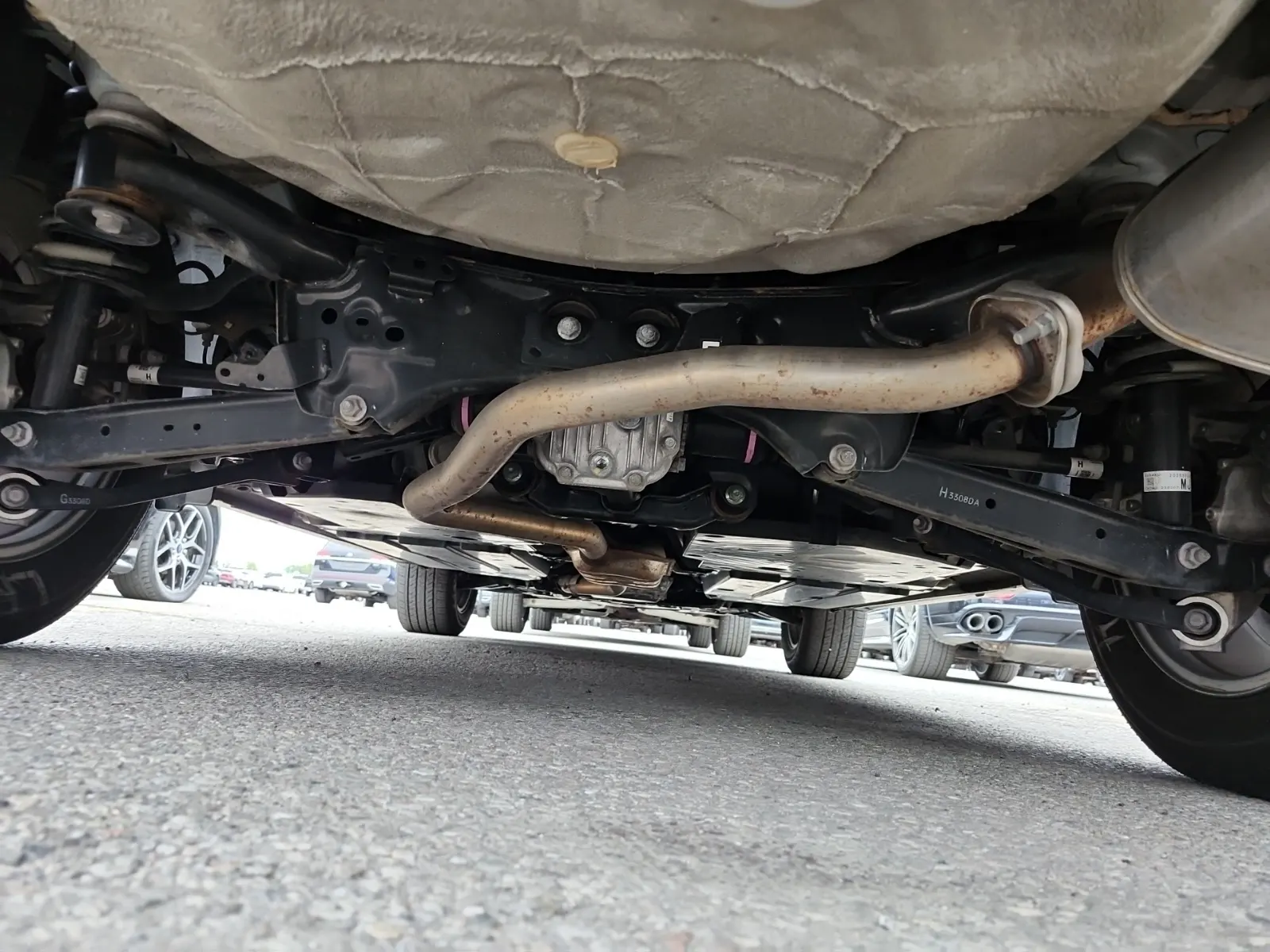 Undercarriage - Rear Photo