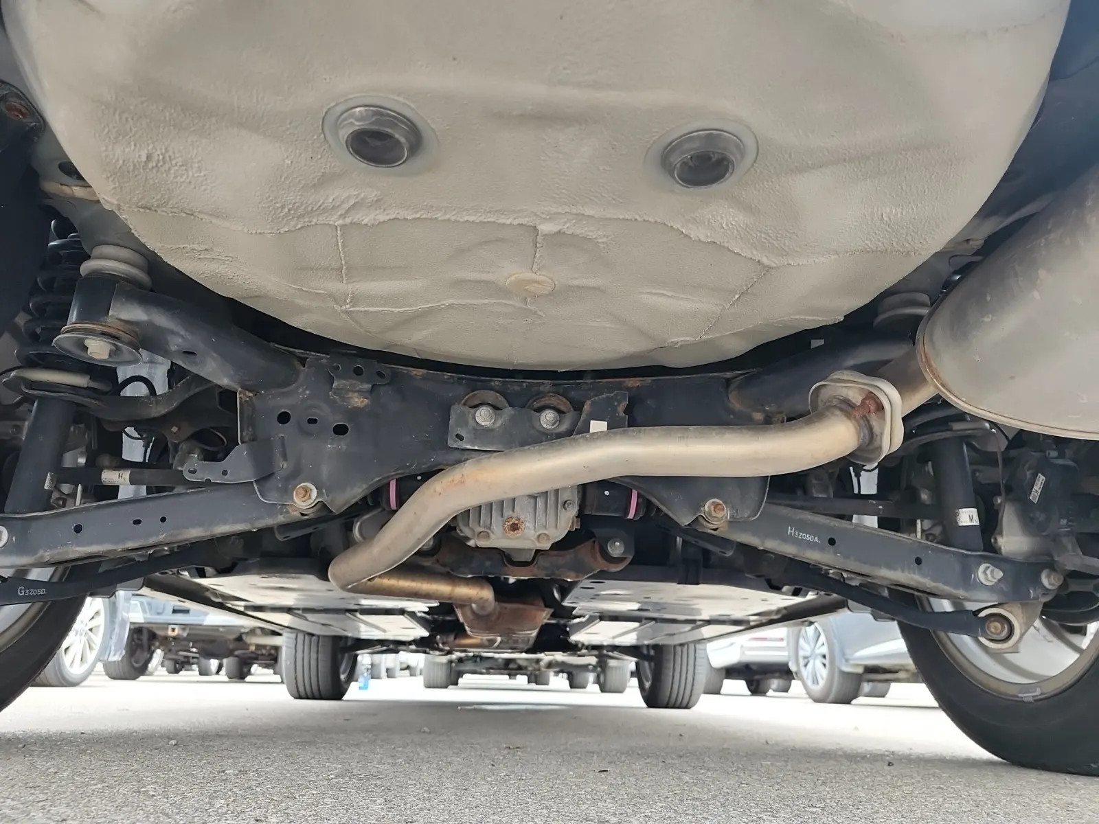 Undercarriage - Rear Photo
