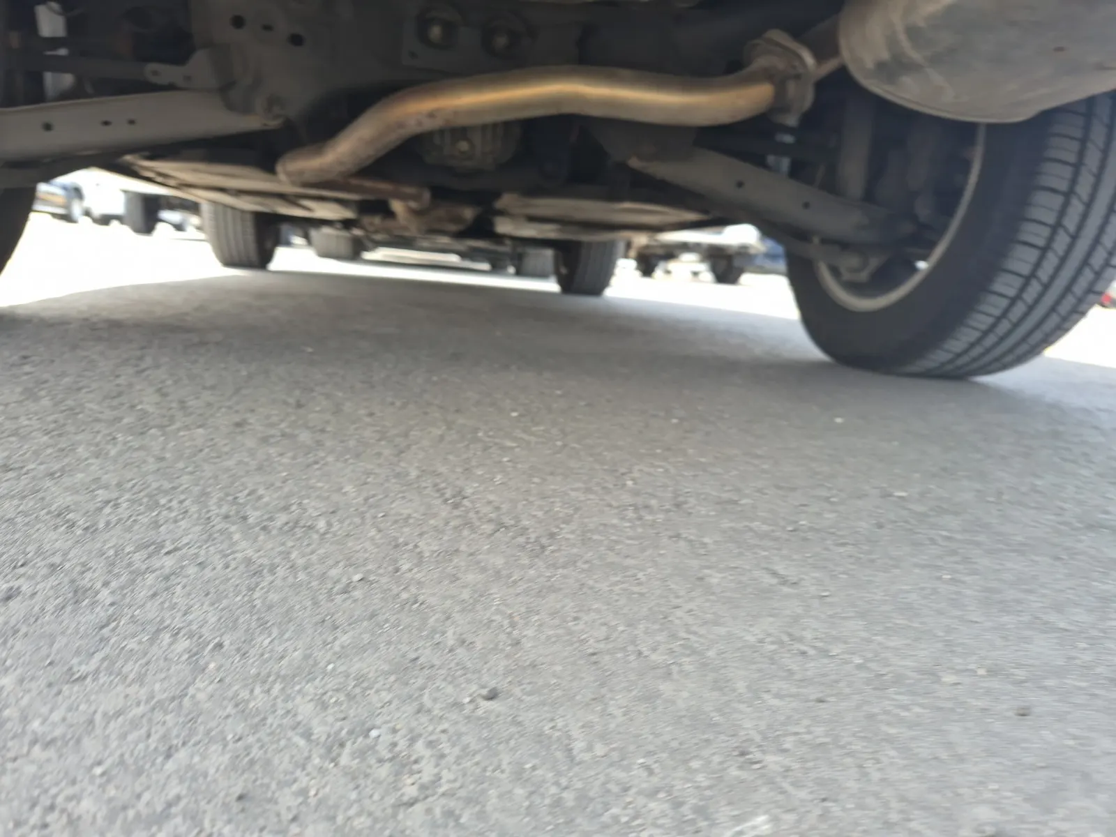Undercarriage - Rear Photo