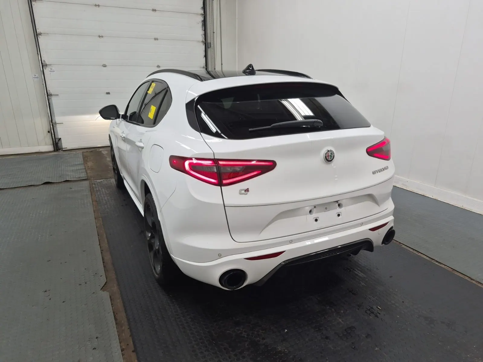 Driver Rear 3/4 Photo