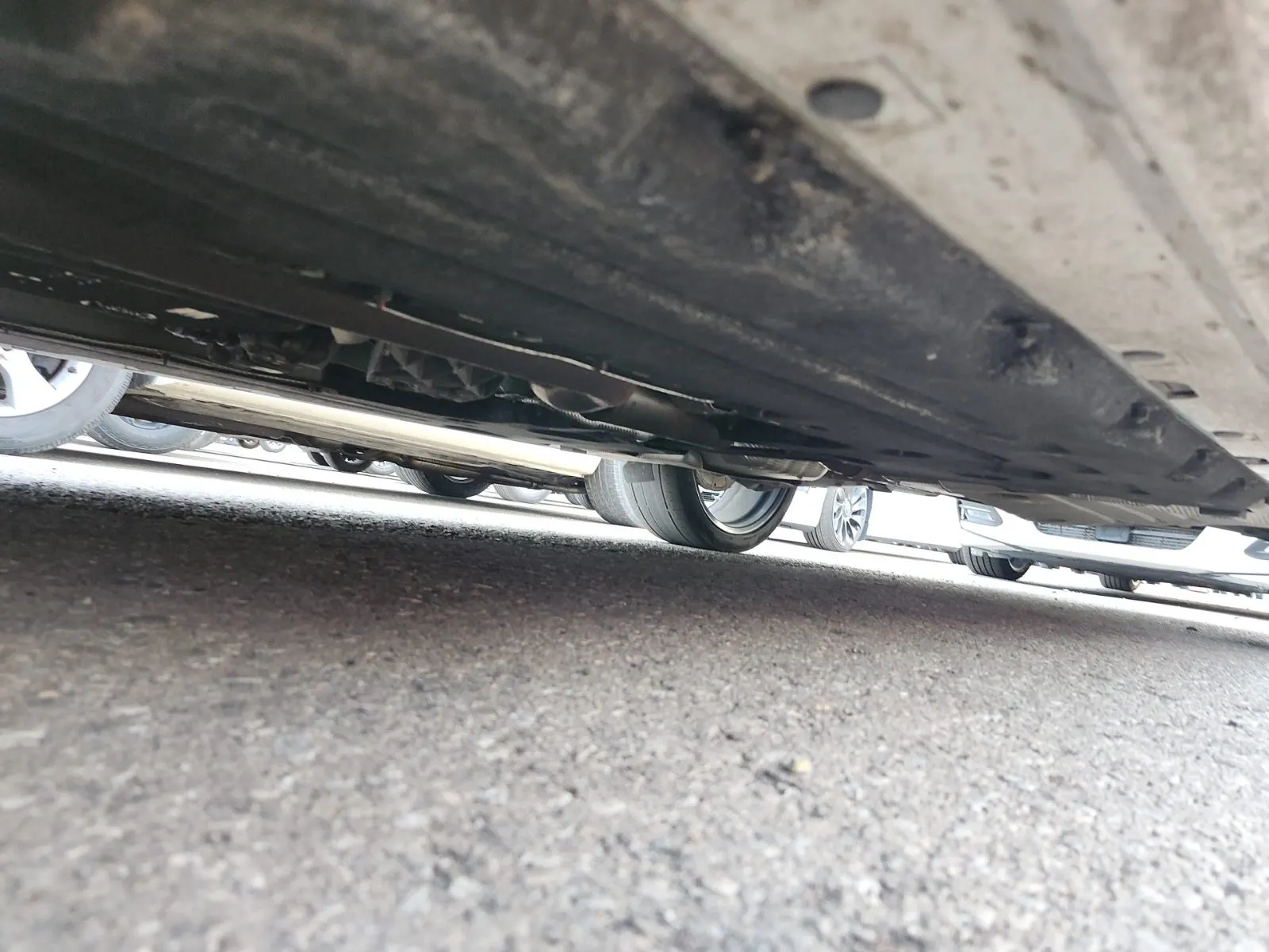 Undercarriage - Driver Photo