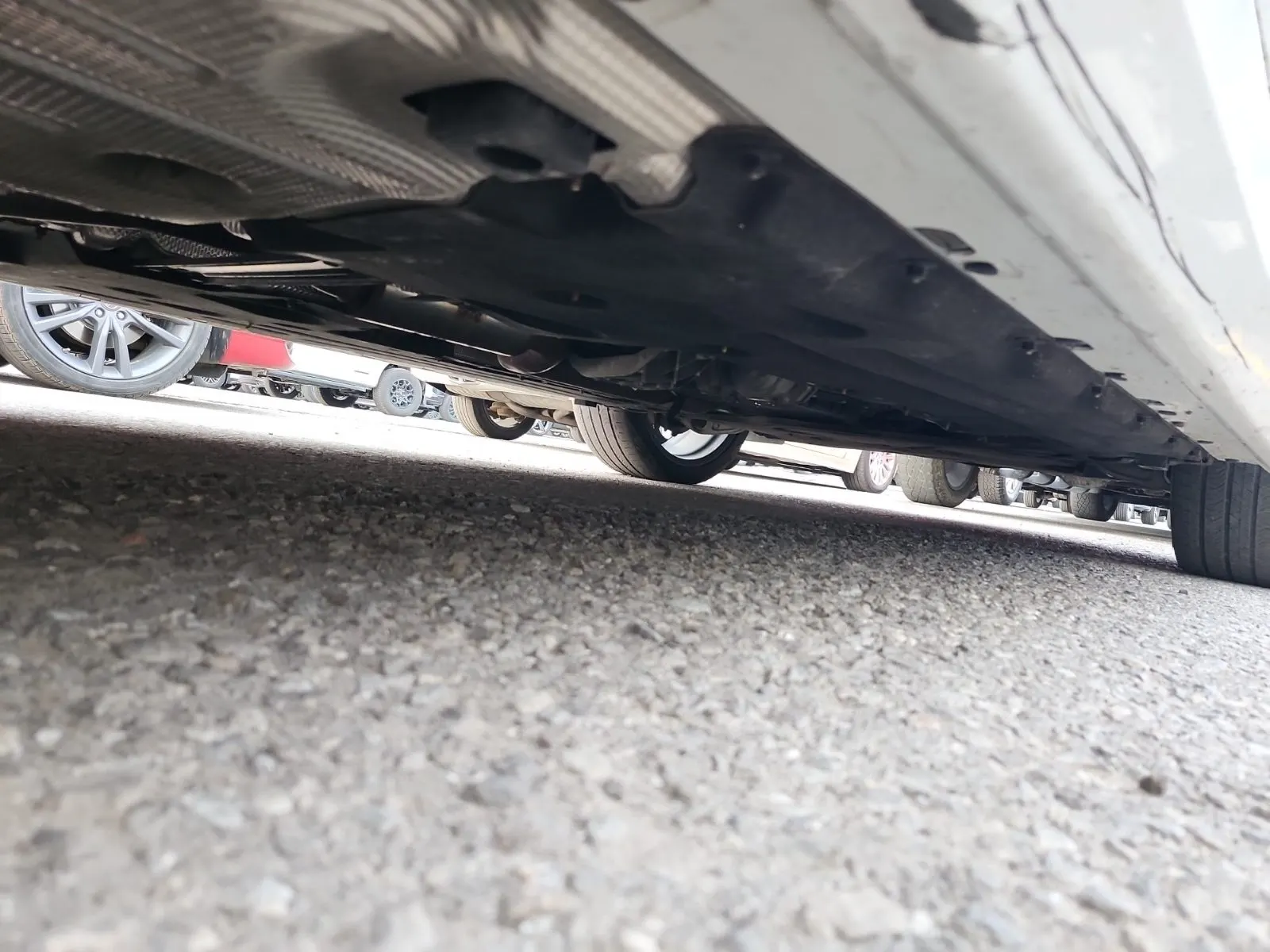 Undercarriage - Passenger Photo