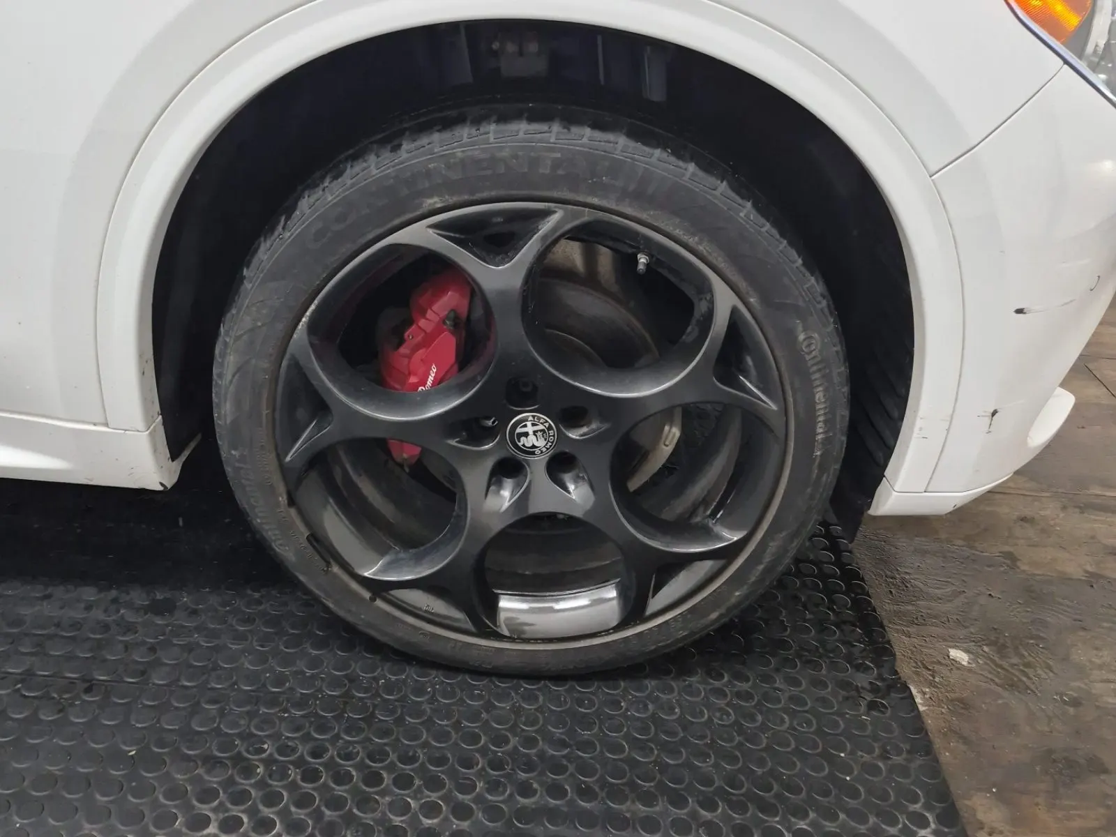 Right Front Wheel/Tire Photo